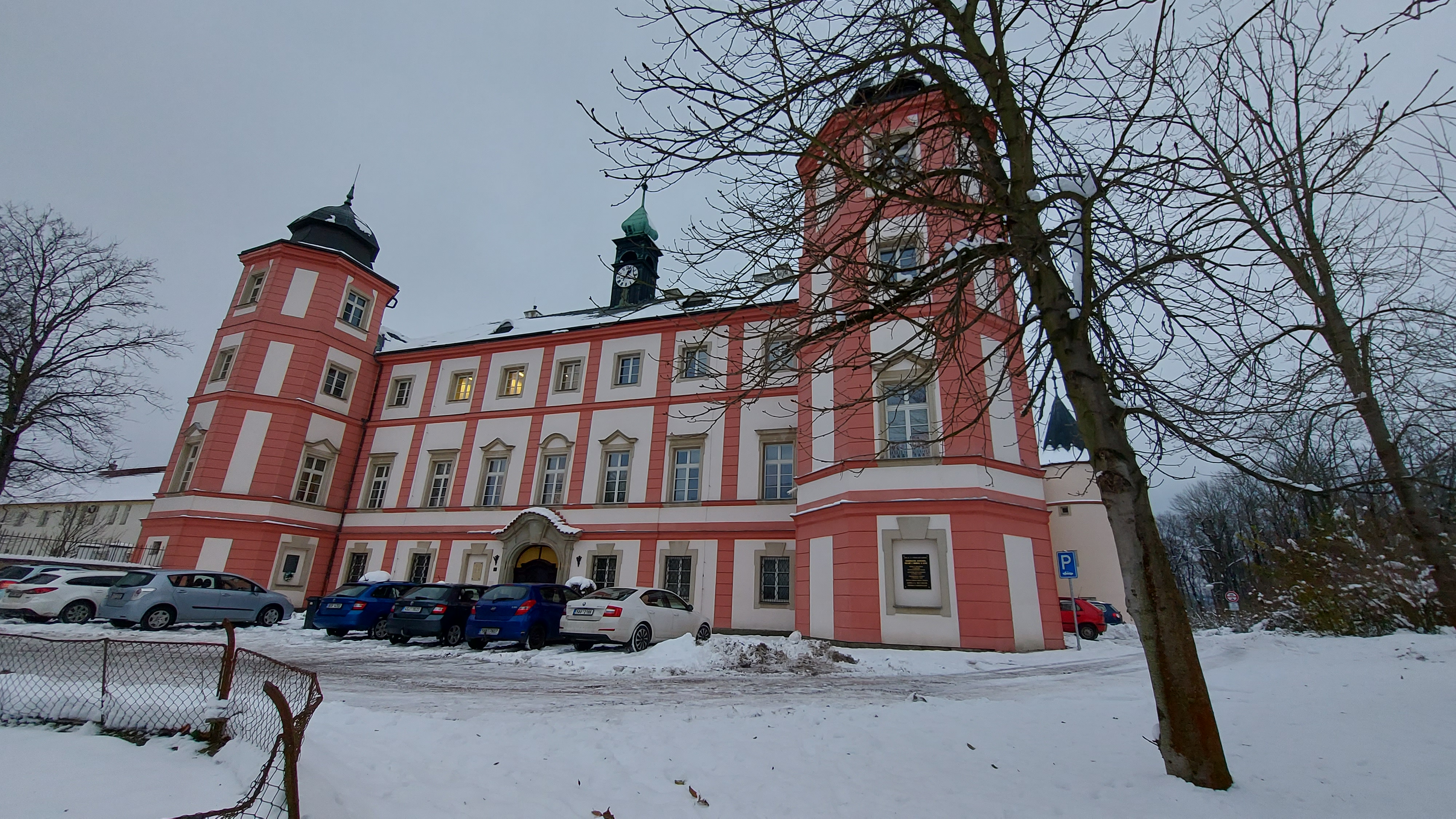 Státní oblastní archiv v Hradci Králové - Archivní oddělení Zámrsk foto 2