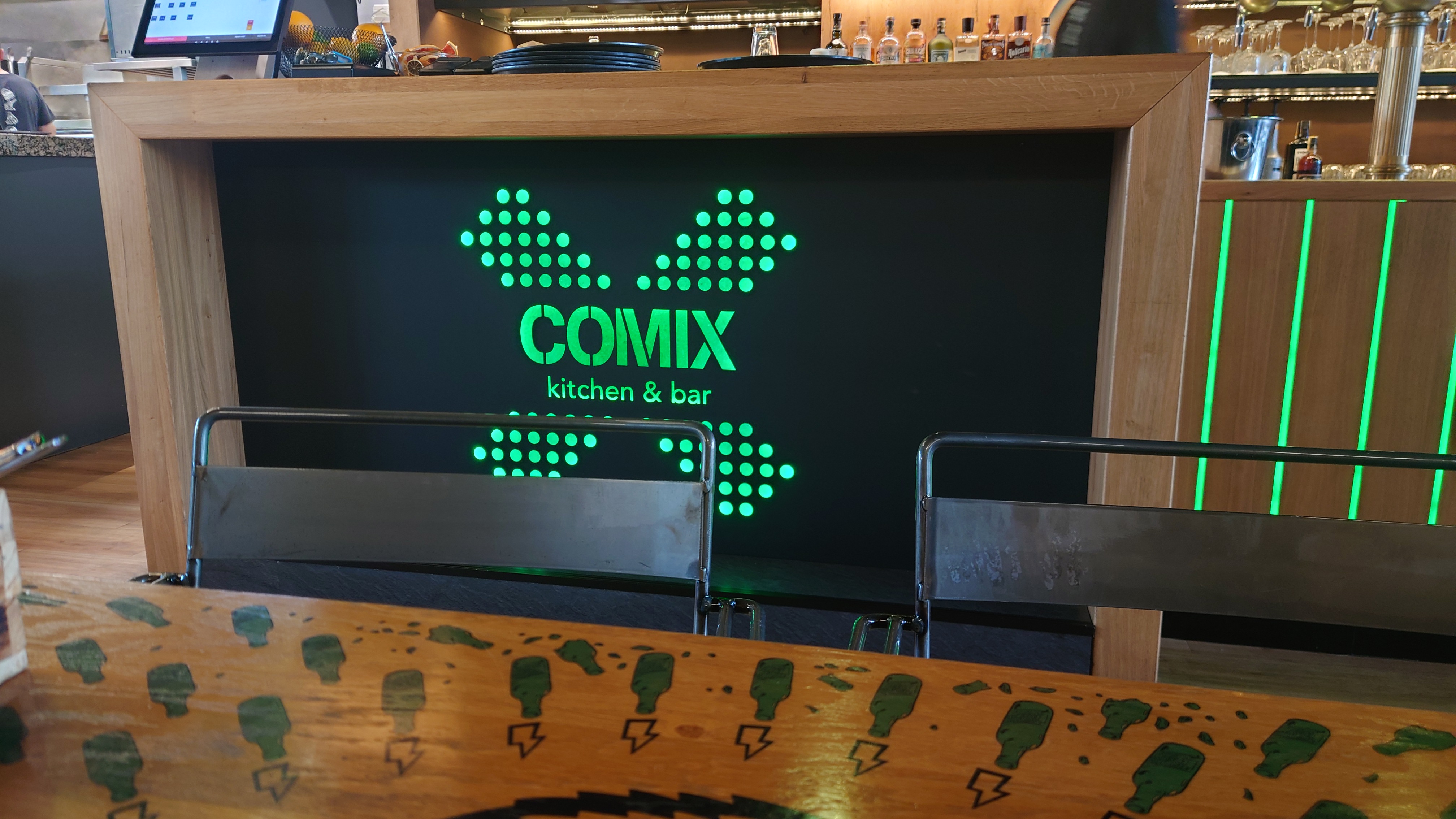 Comix Kitchen & Bar foto 4
