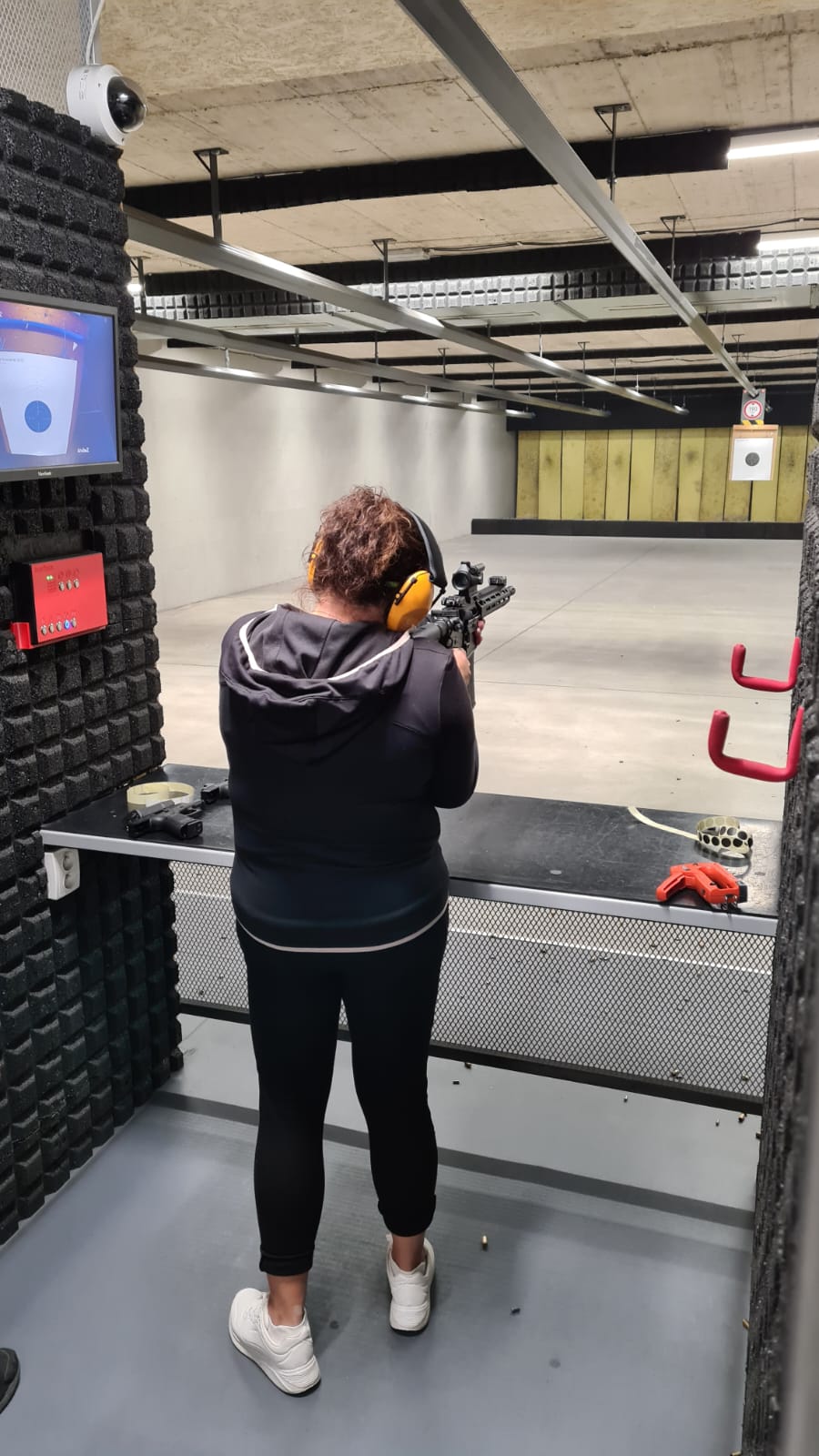 GUN CENTRUM - vnitřní střelnice s obchodem foto 4