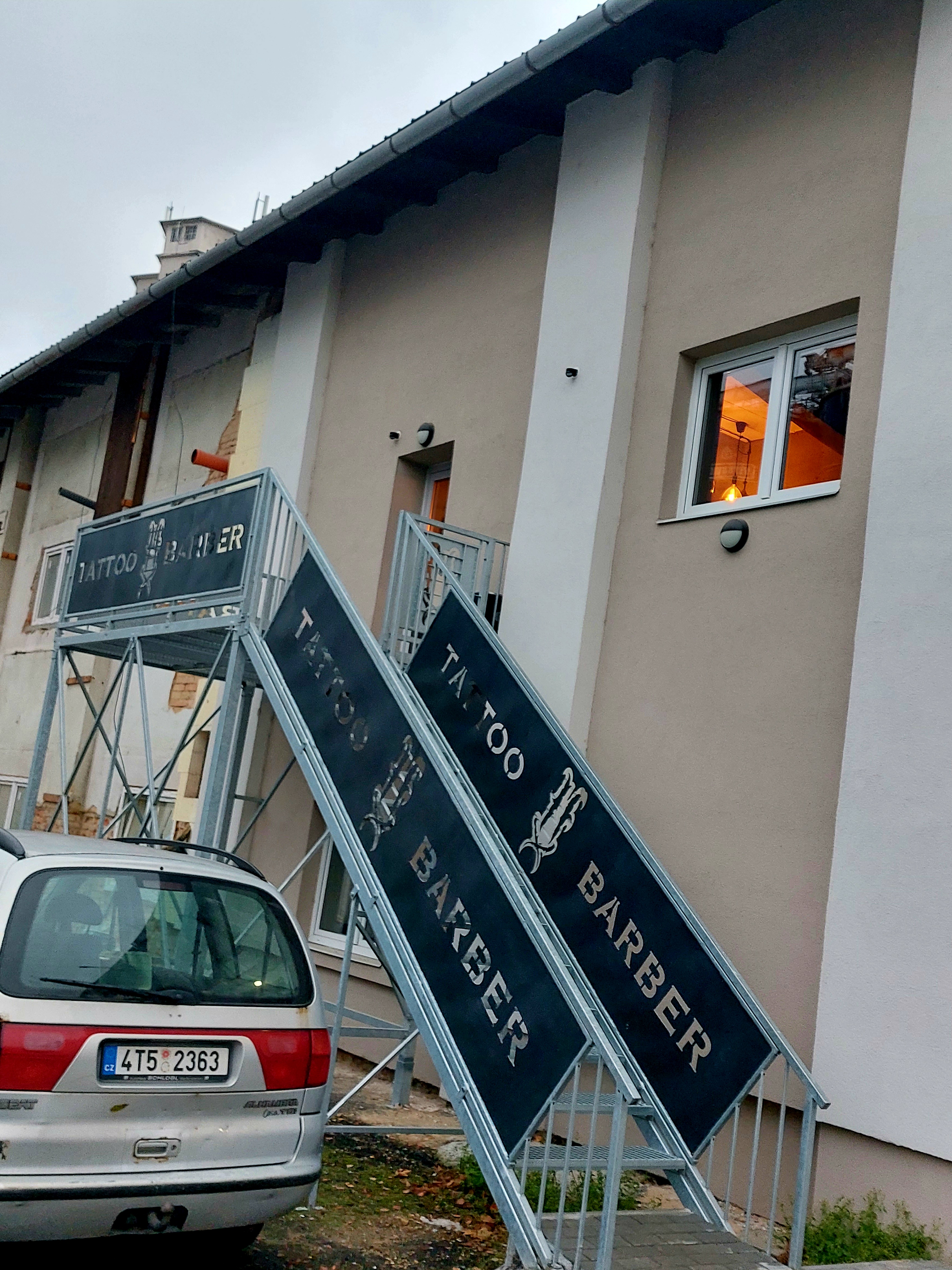 URBÁNEK TATTOO & BARBER foto 2