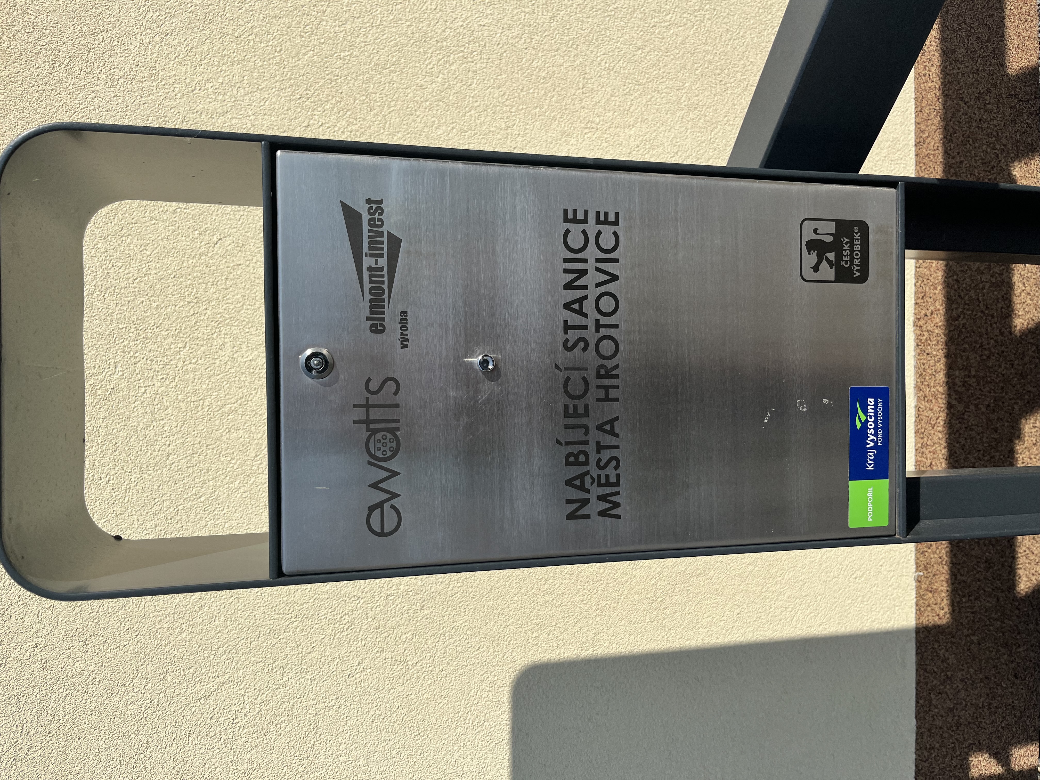 Nabíjecí stanice pro elektrokola Muzeum Hrotovicka foto 2