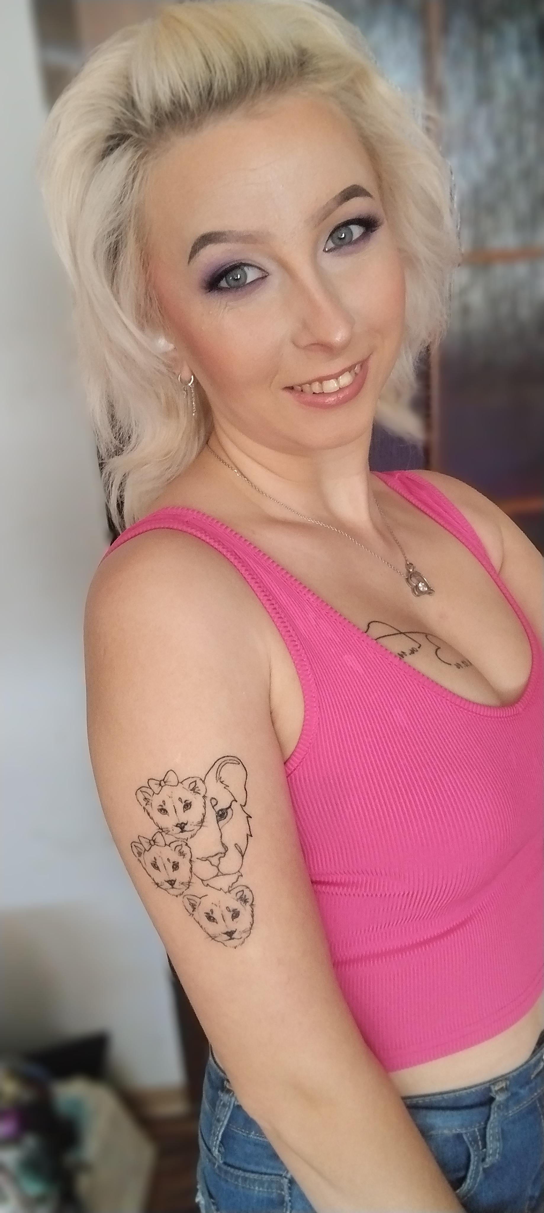 Tattoo LIVE AGE foto 2