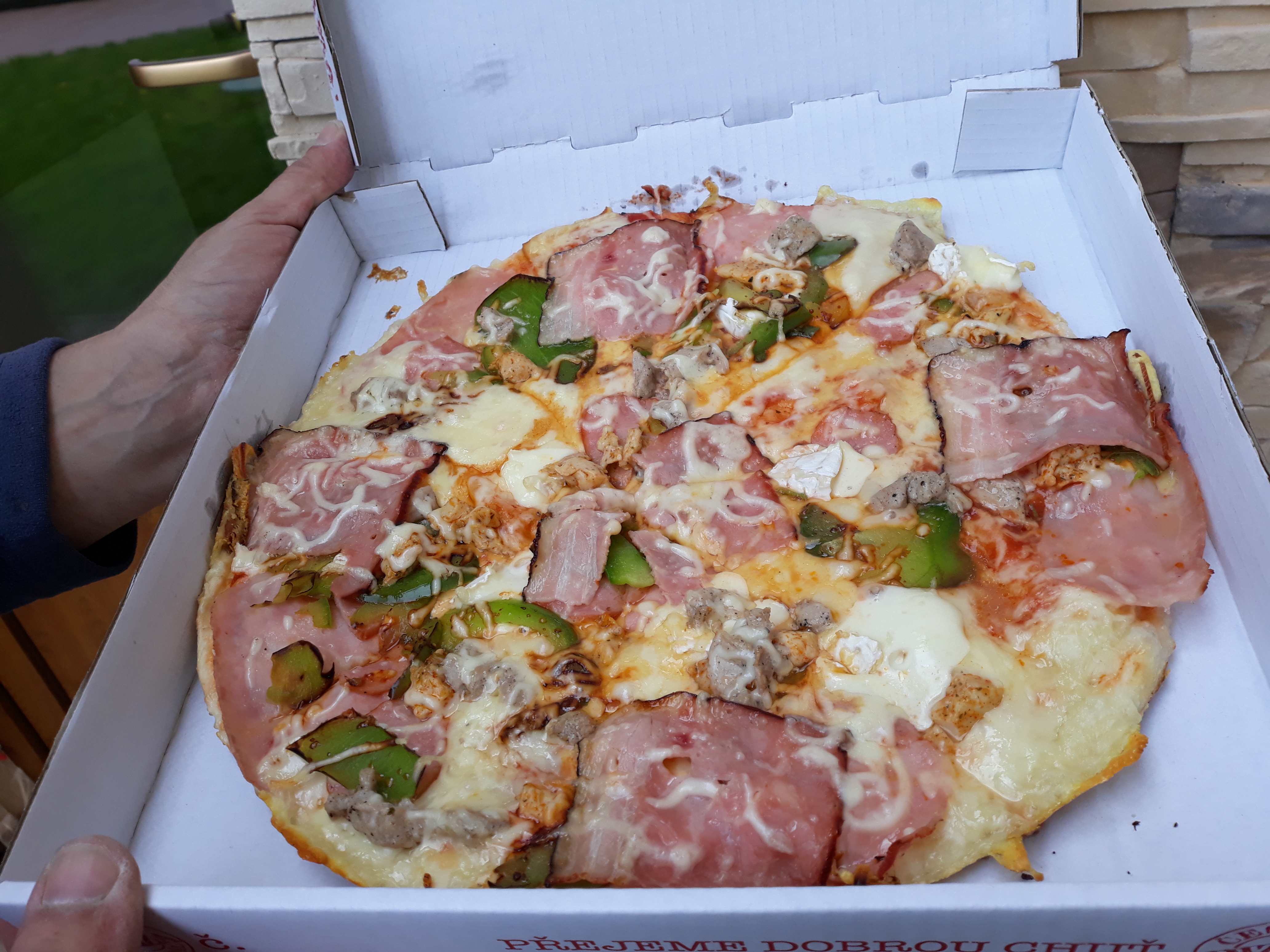 Chacharova pizza foto 2