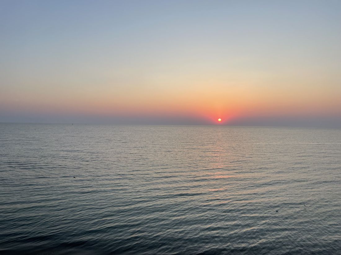Wschód słońca morzem