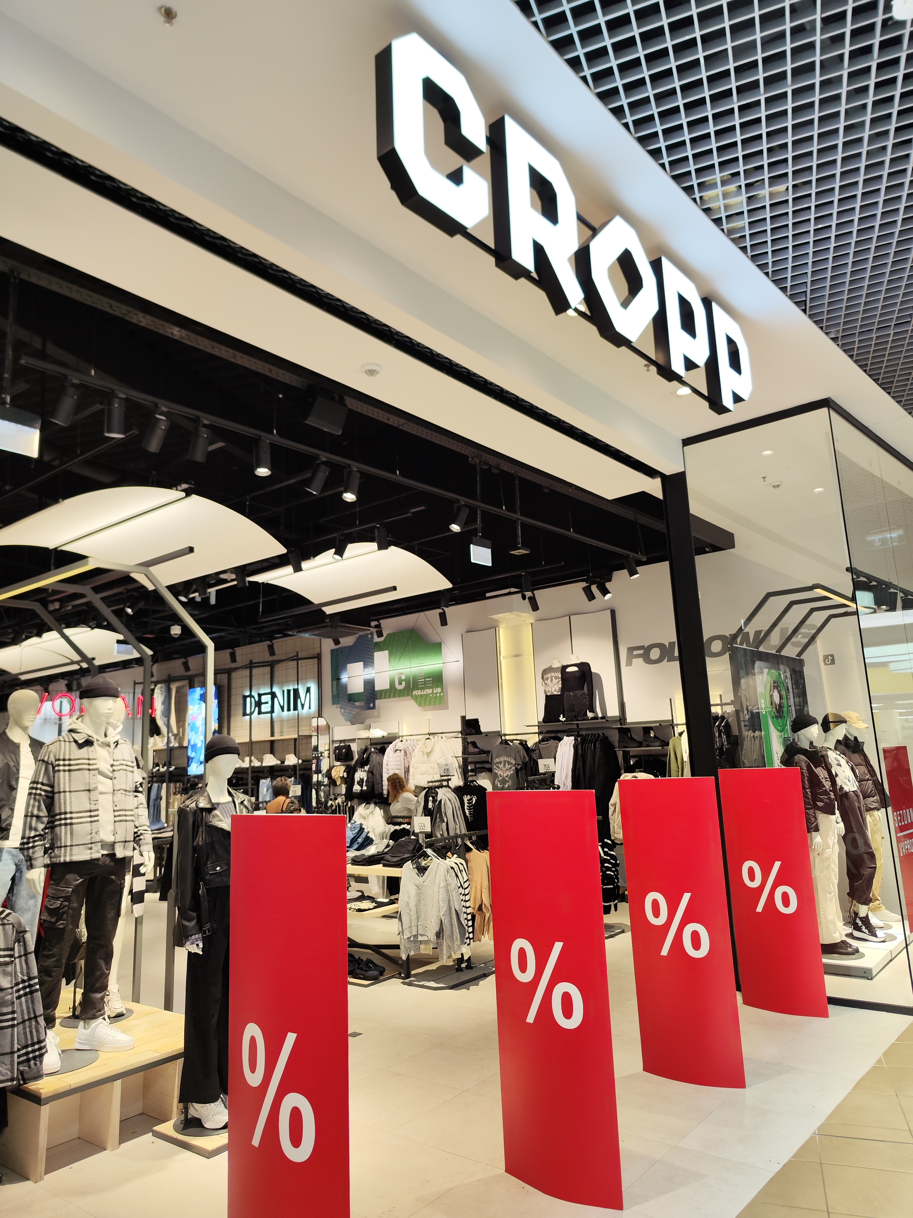 Cropp foto 1