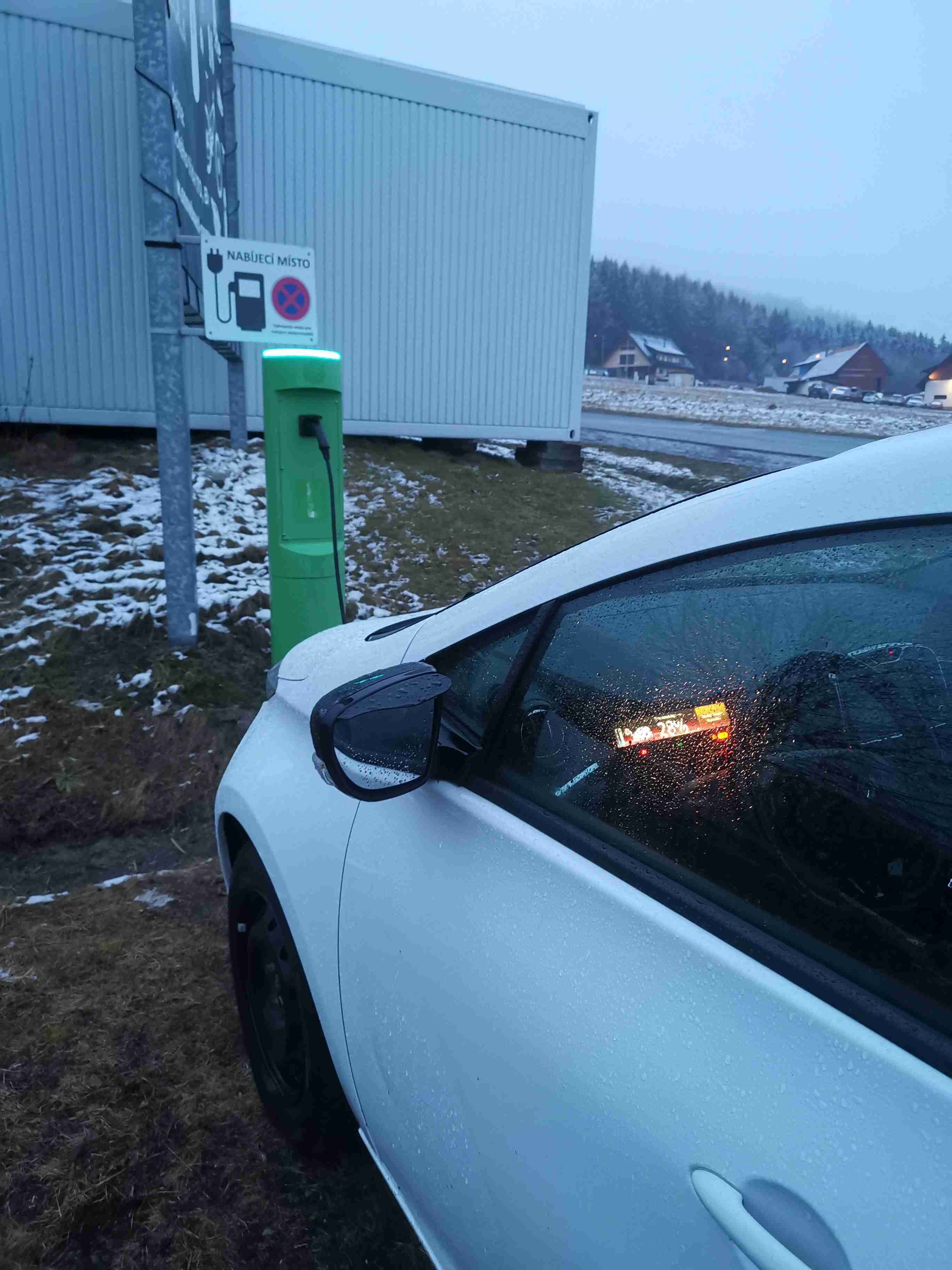 Nabíjecí stanice FIAPO foto 3