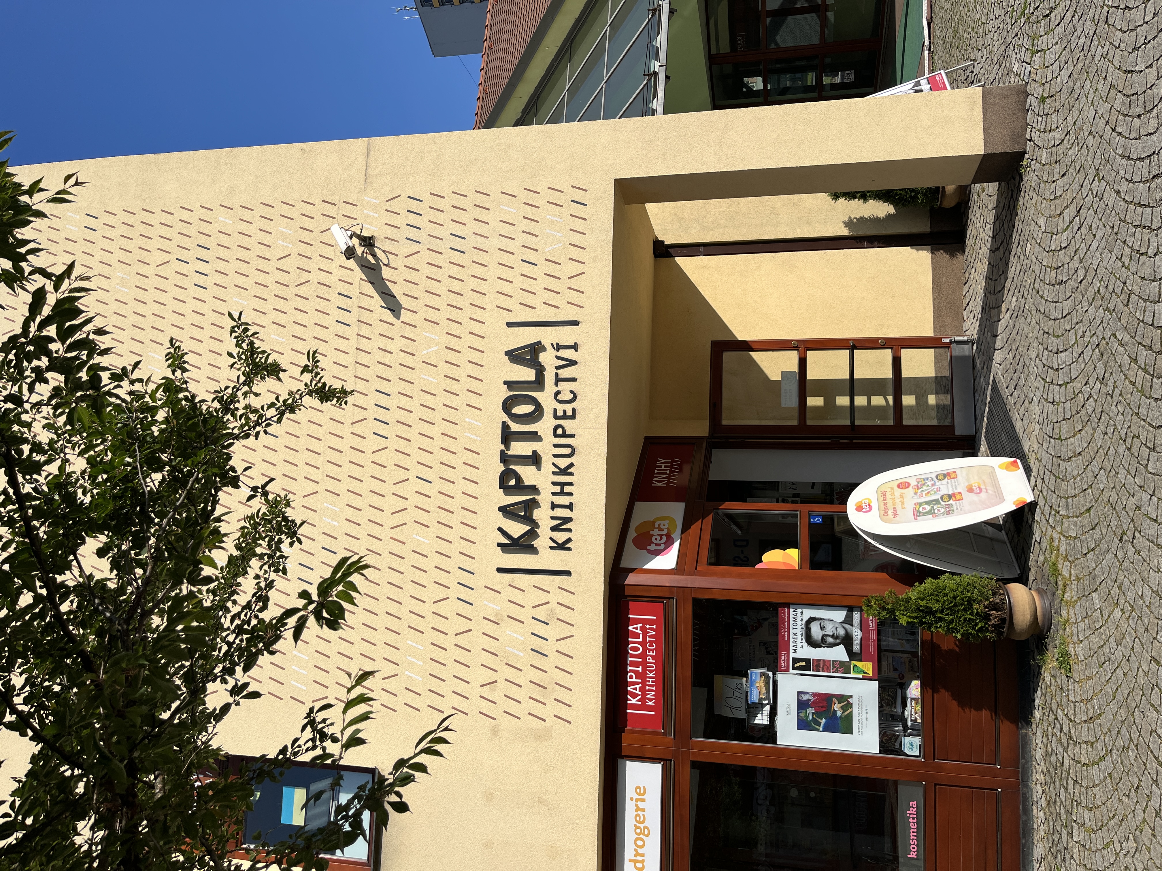 KAPITOLA Knihkupectví foto 6