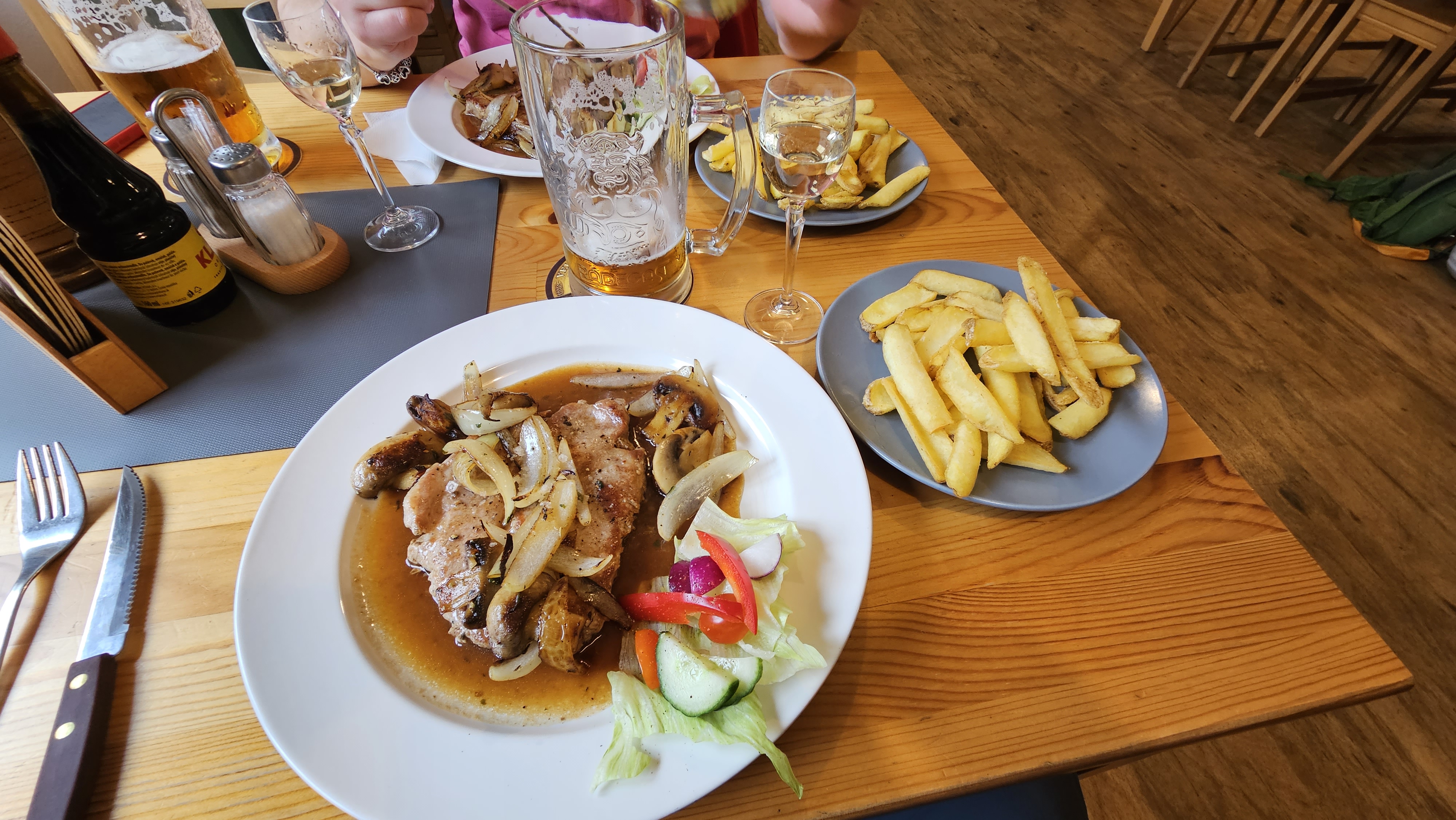 Kačáma Suchodolská restaurace foto 6