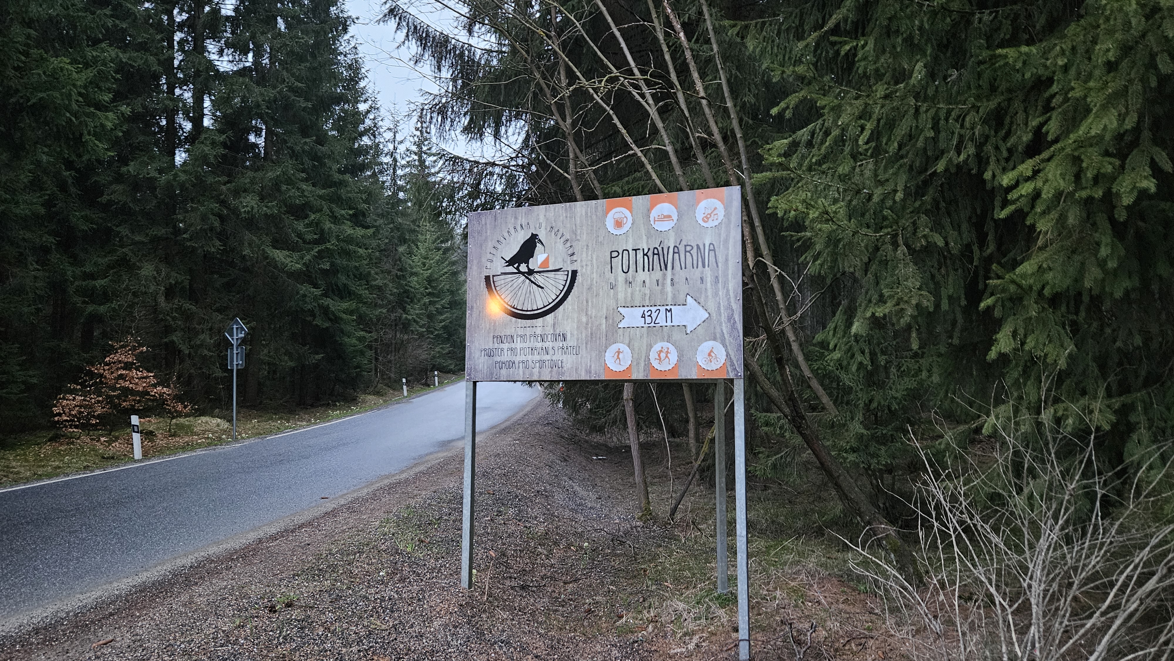 Potkávárna u Havrana - restaurace foto 4