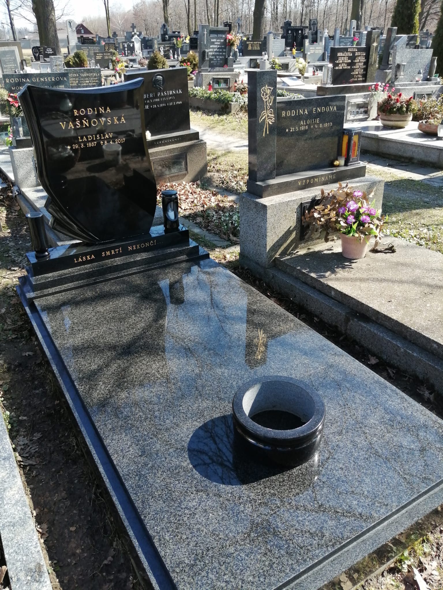 Kamenictví a renovace hrobů - Jaroslav M. Vašňovský - Doležal foto 2