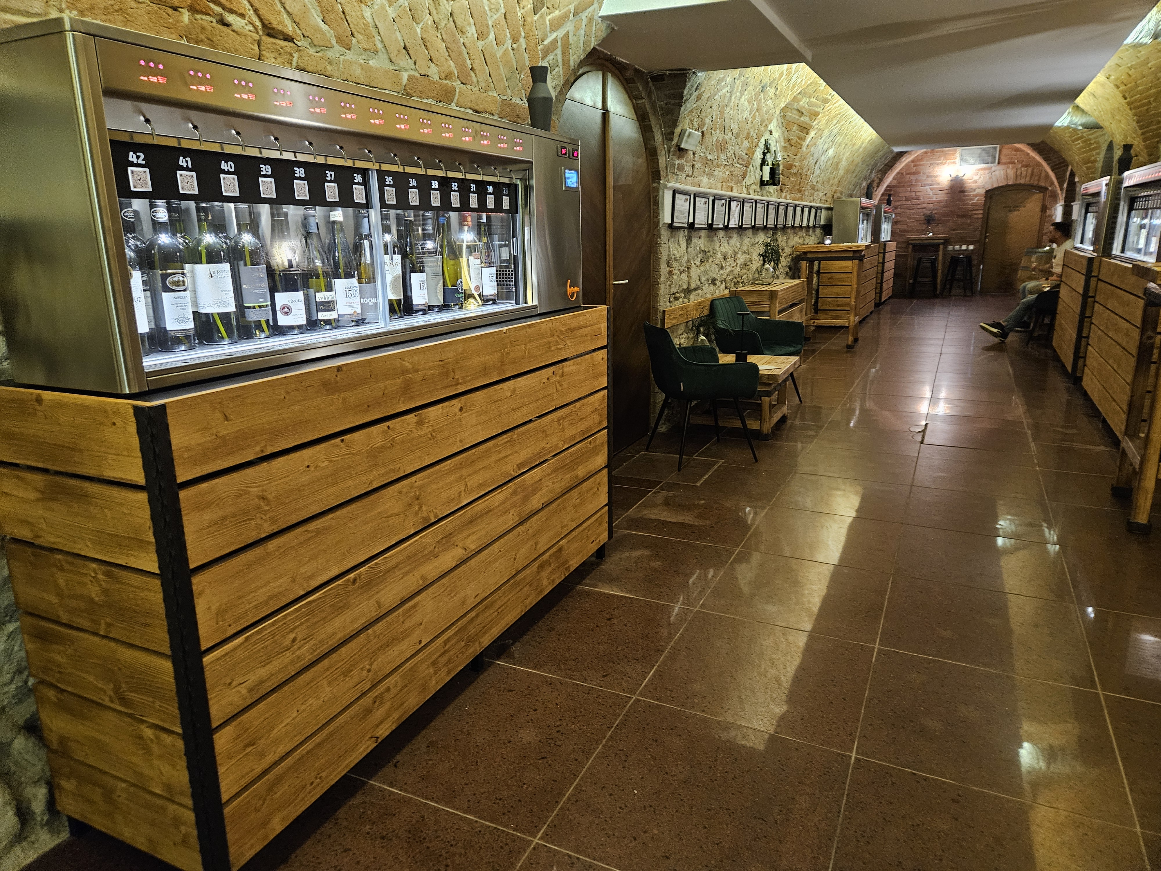 Klášterní vinný bar ZiJUViNEM foto 2