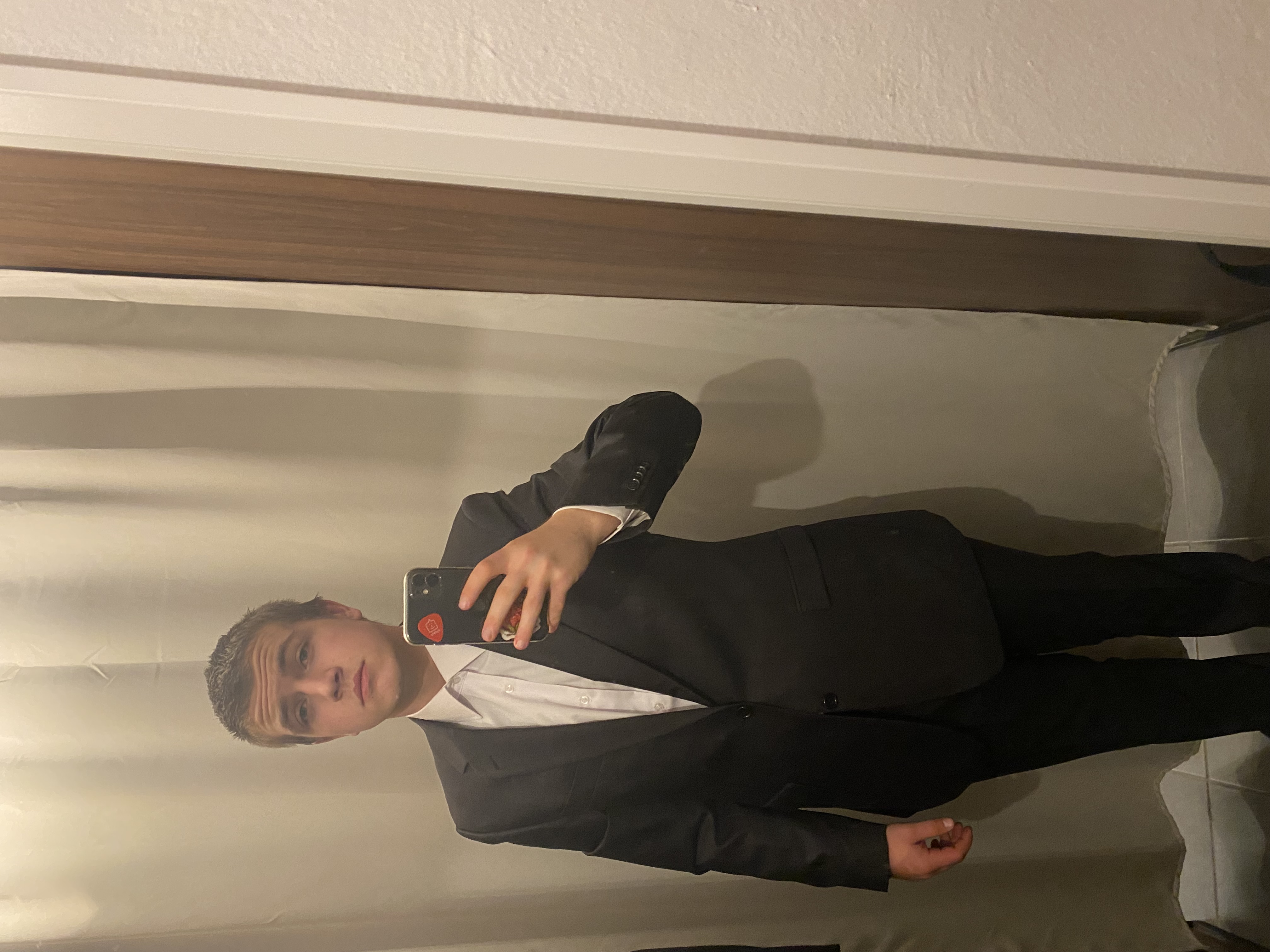 MOMENT - prospěšný second hand foto 2