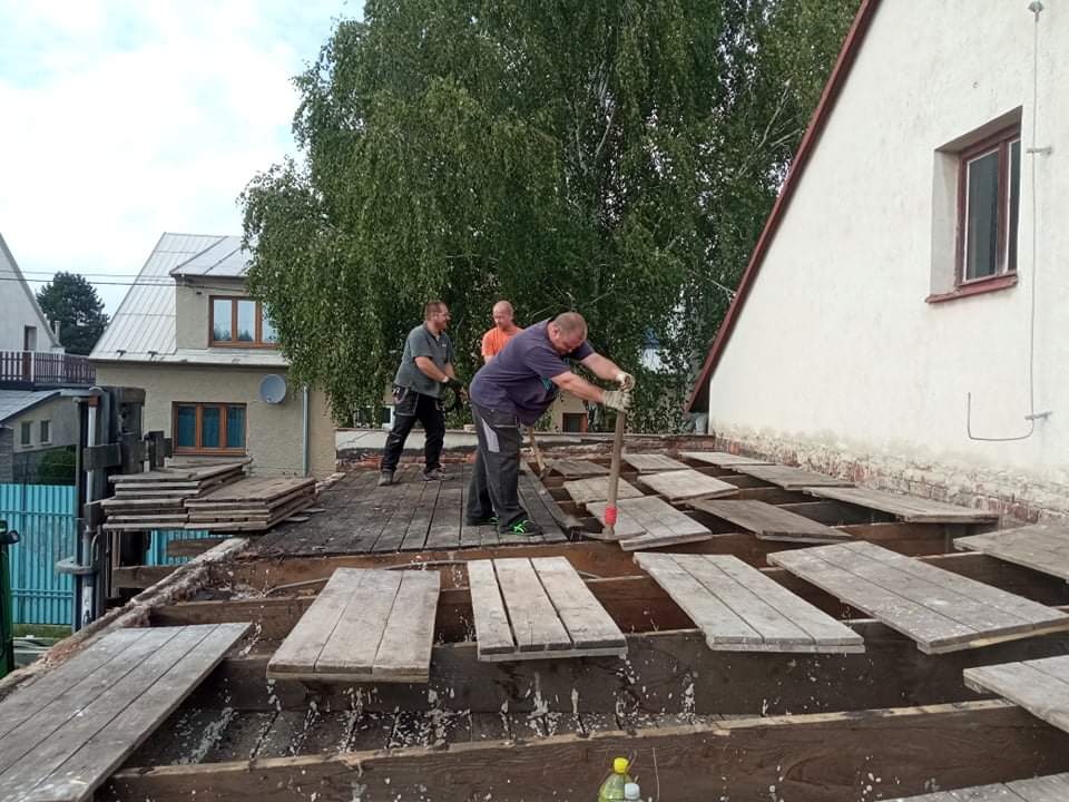 Stavební práce u kostela foto 6