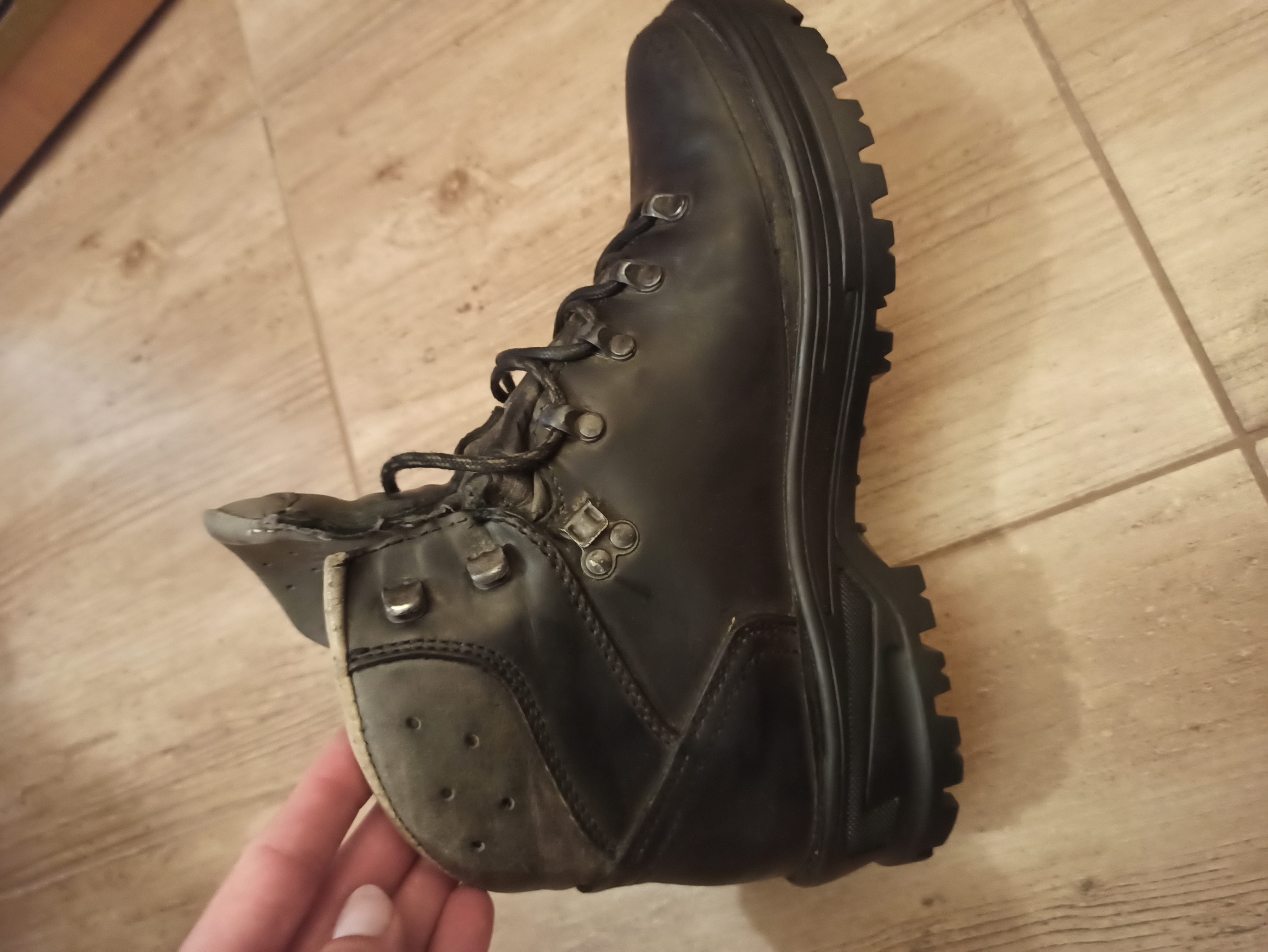 Opravna trekové obuvi - Just foto 6