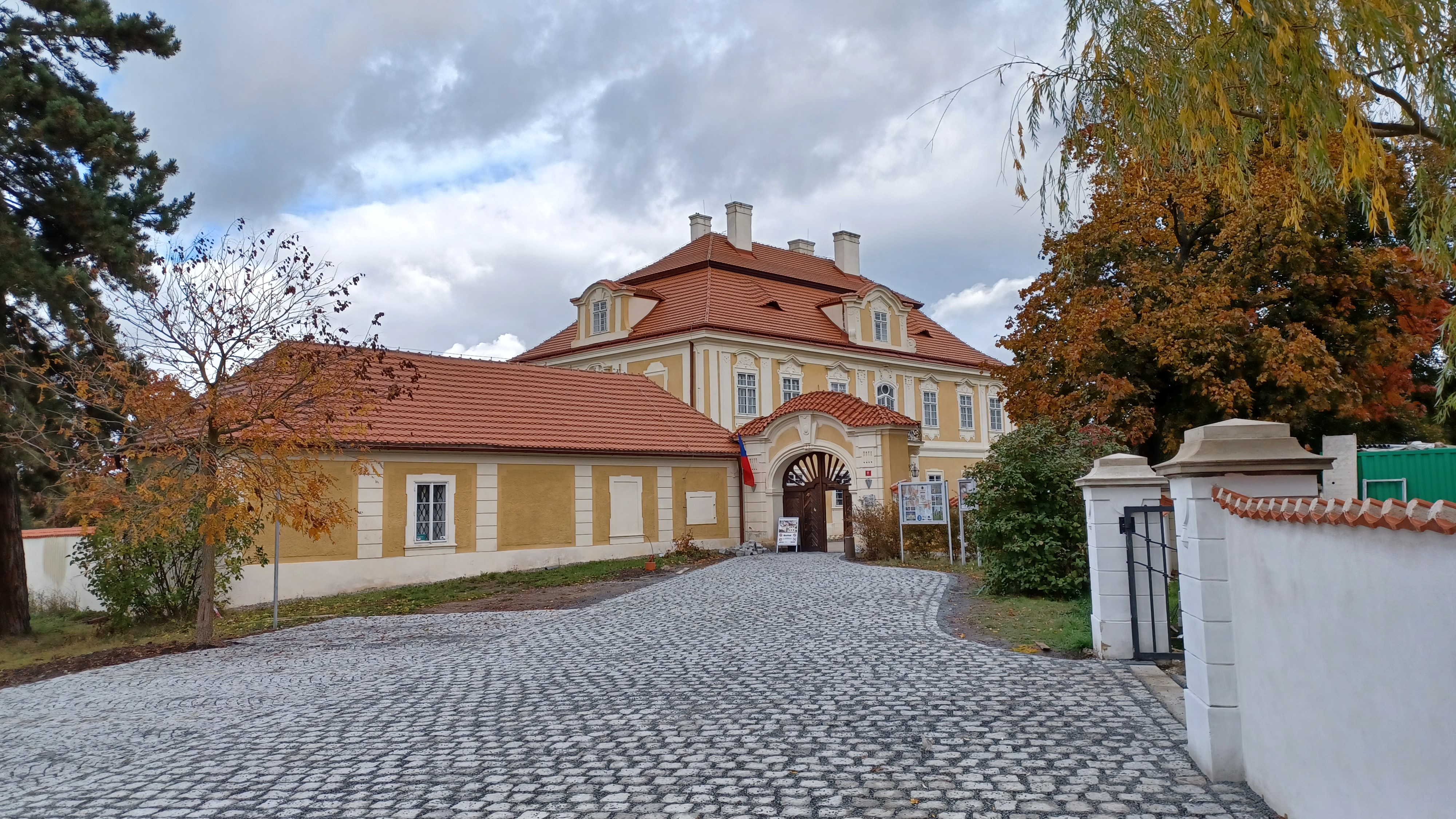 Památník národního útlaku a odboje Panenské Břežany foto 3