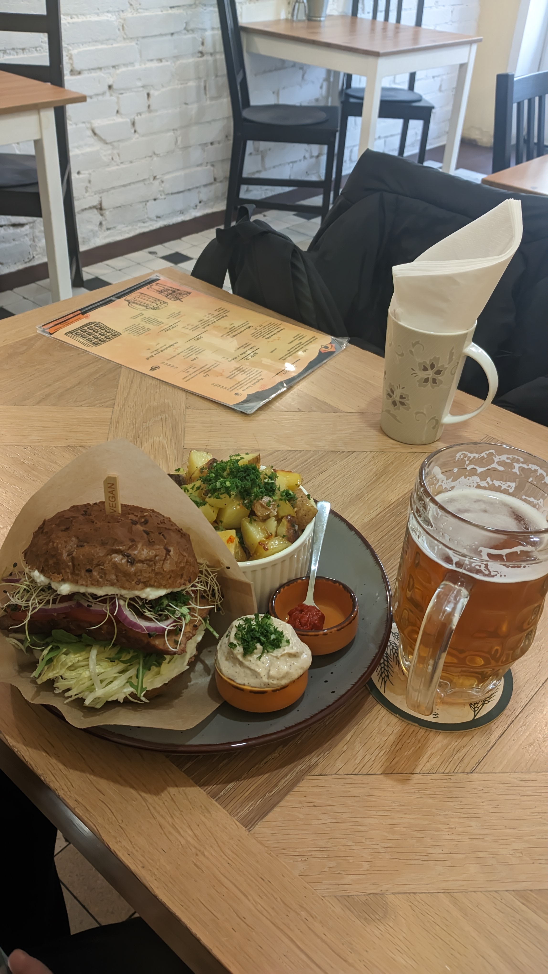 Brunette Burger foto 6
