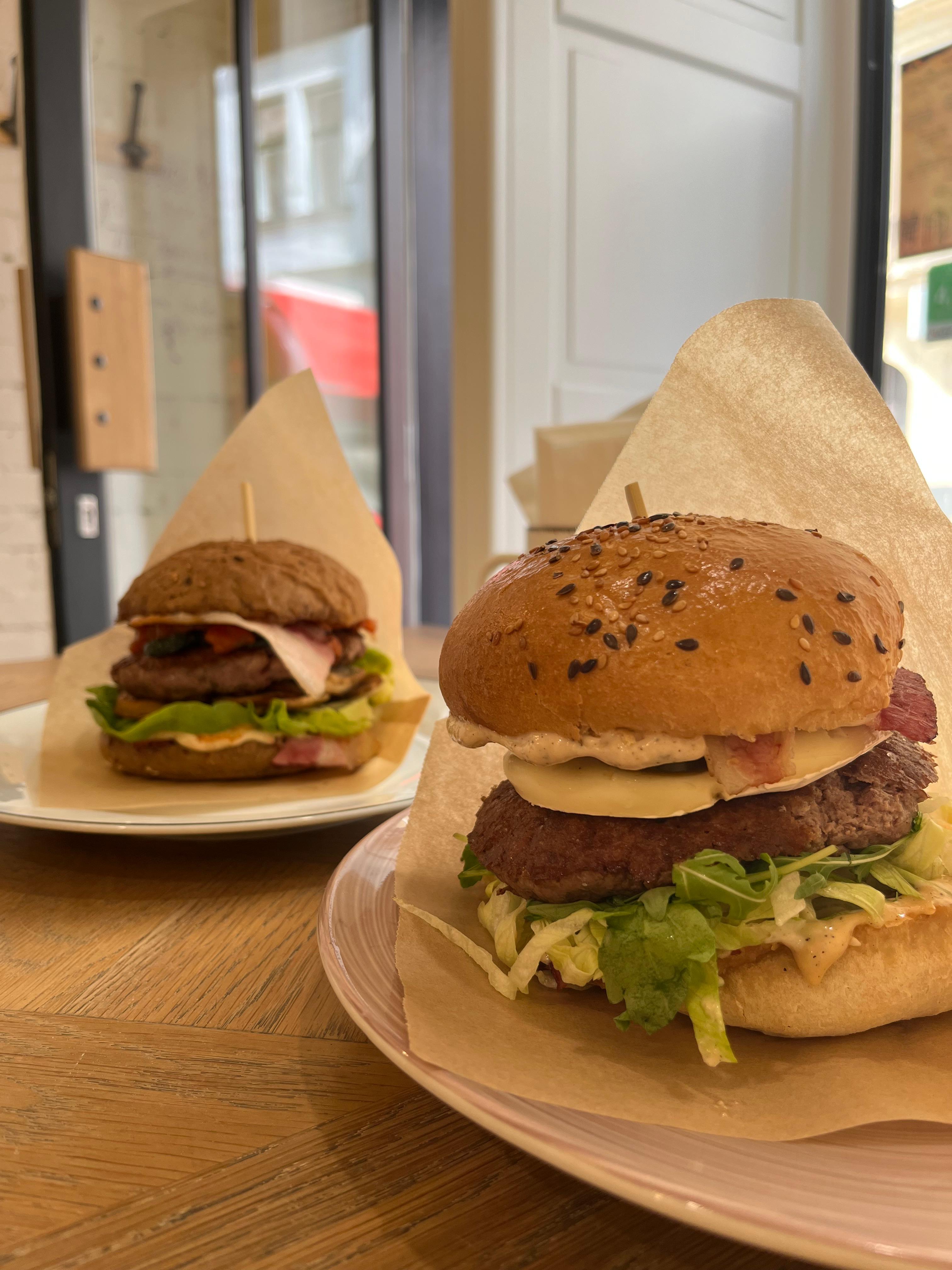 Brunette Burger foto 3