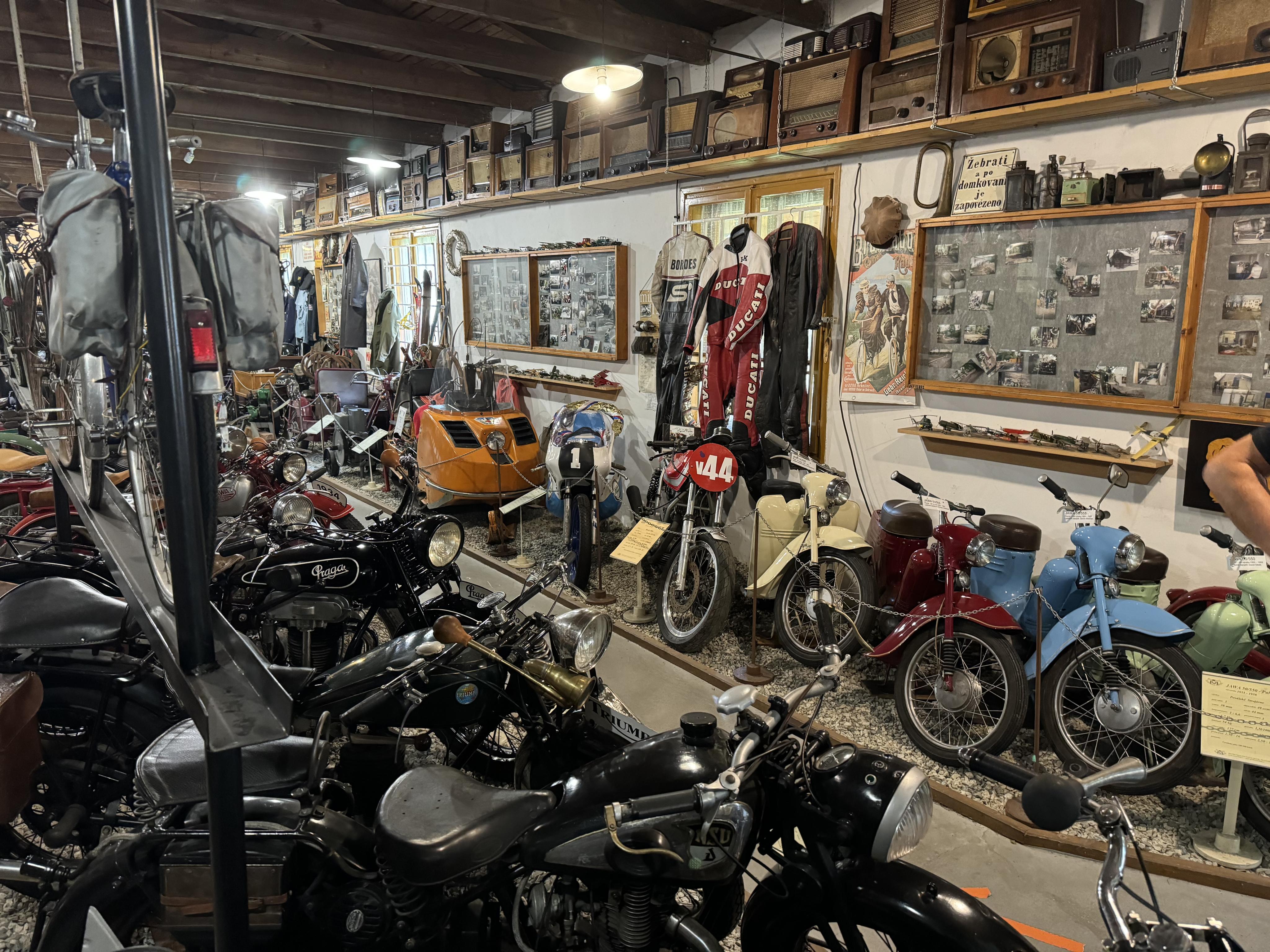 Auto - moto veterán muzeum foto 2