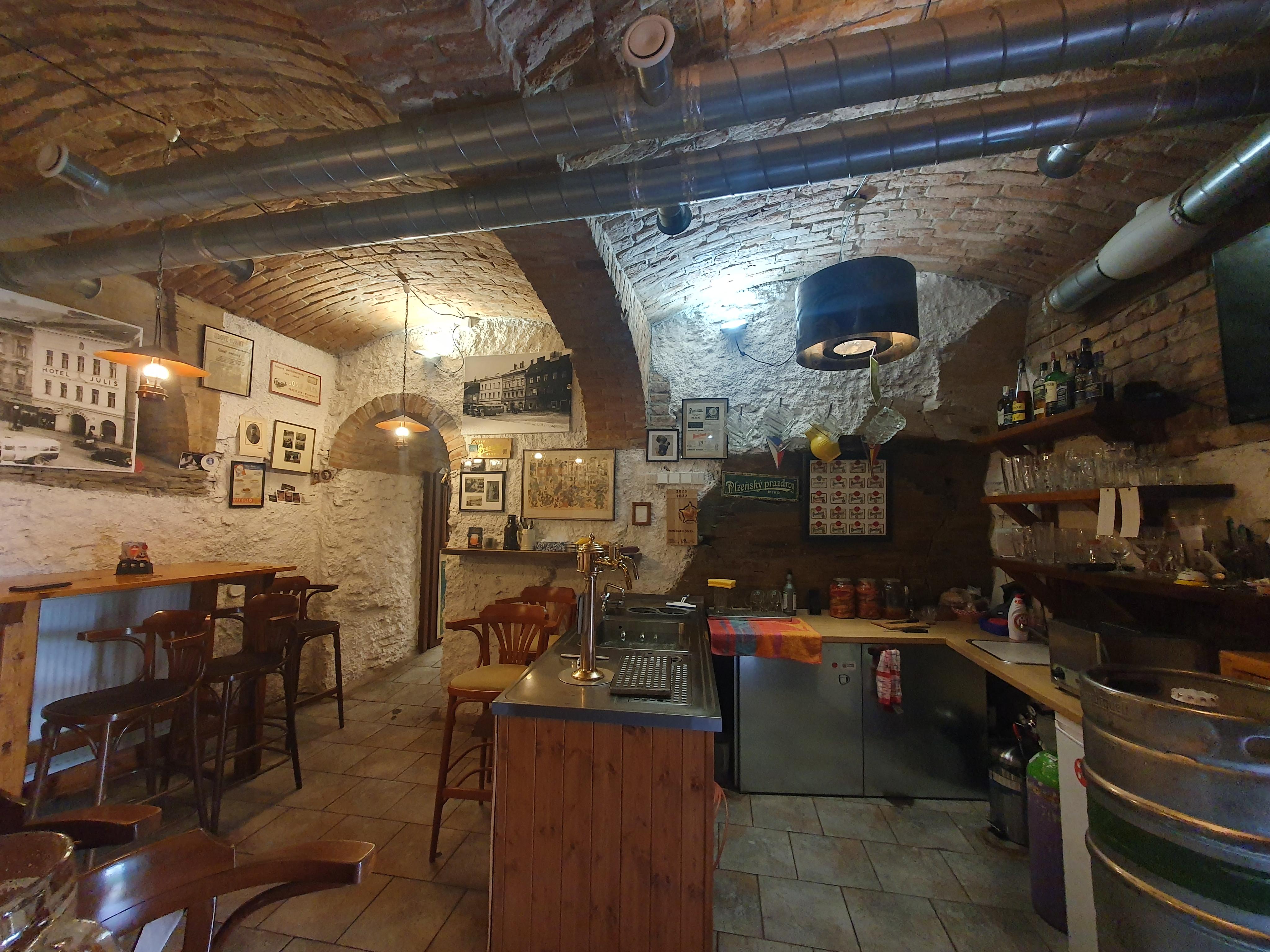 U Čolka - pivní bar foto 3