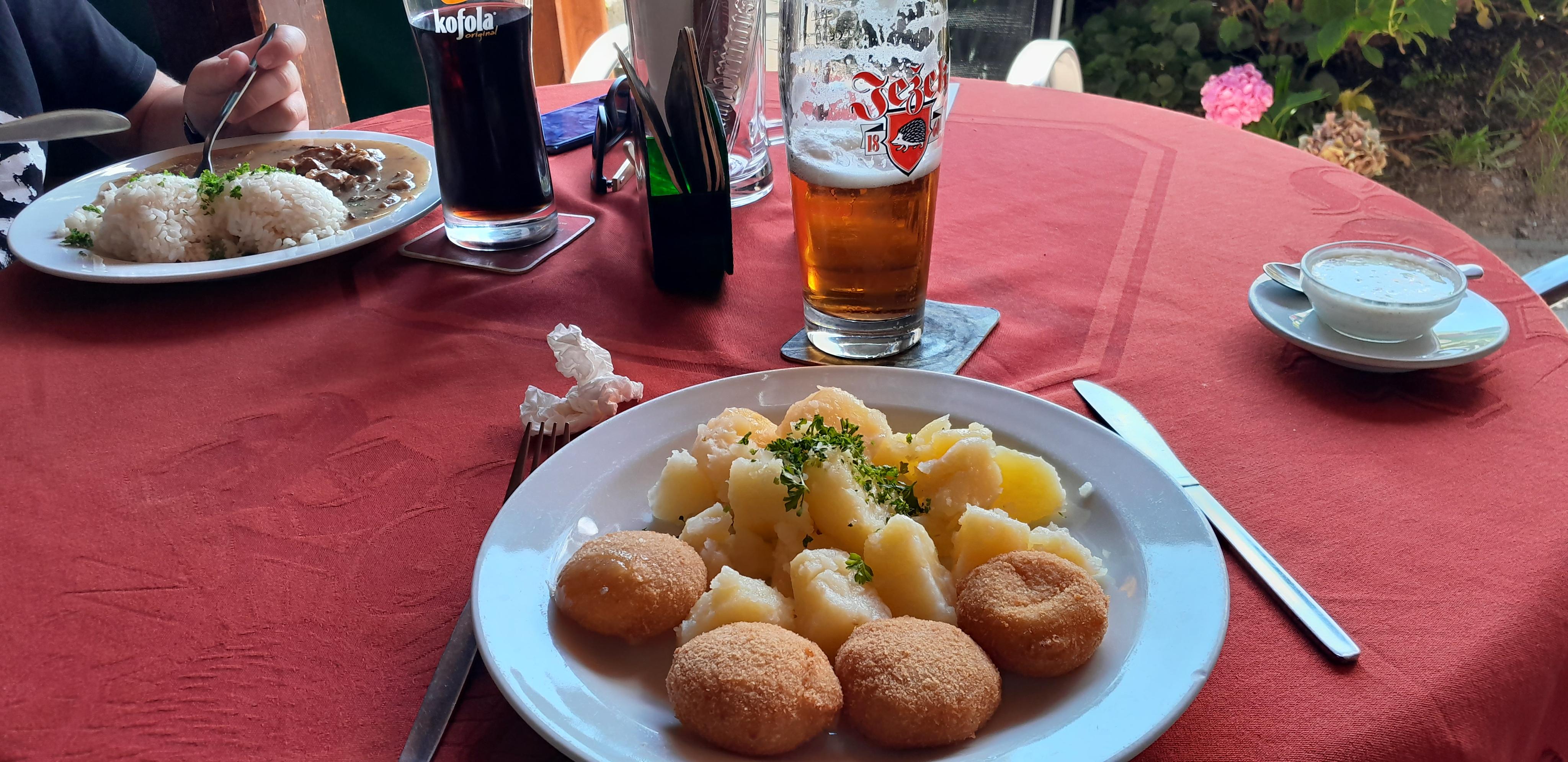 Hradební restaurace U Hranatý koule foto 1
