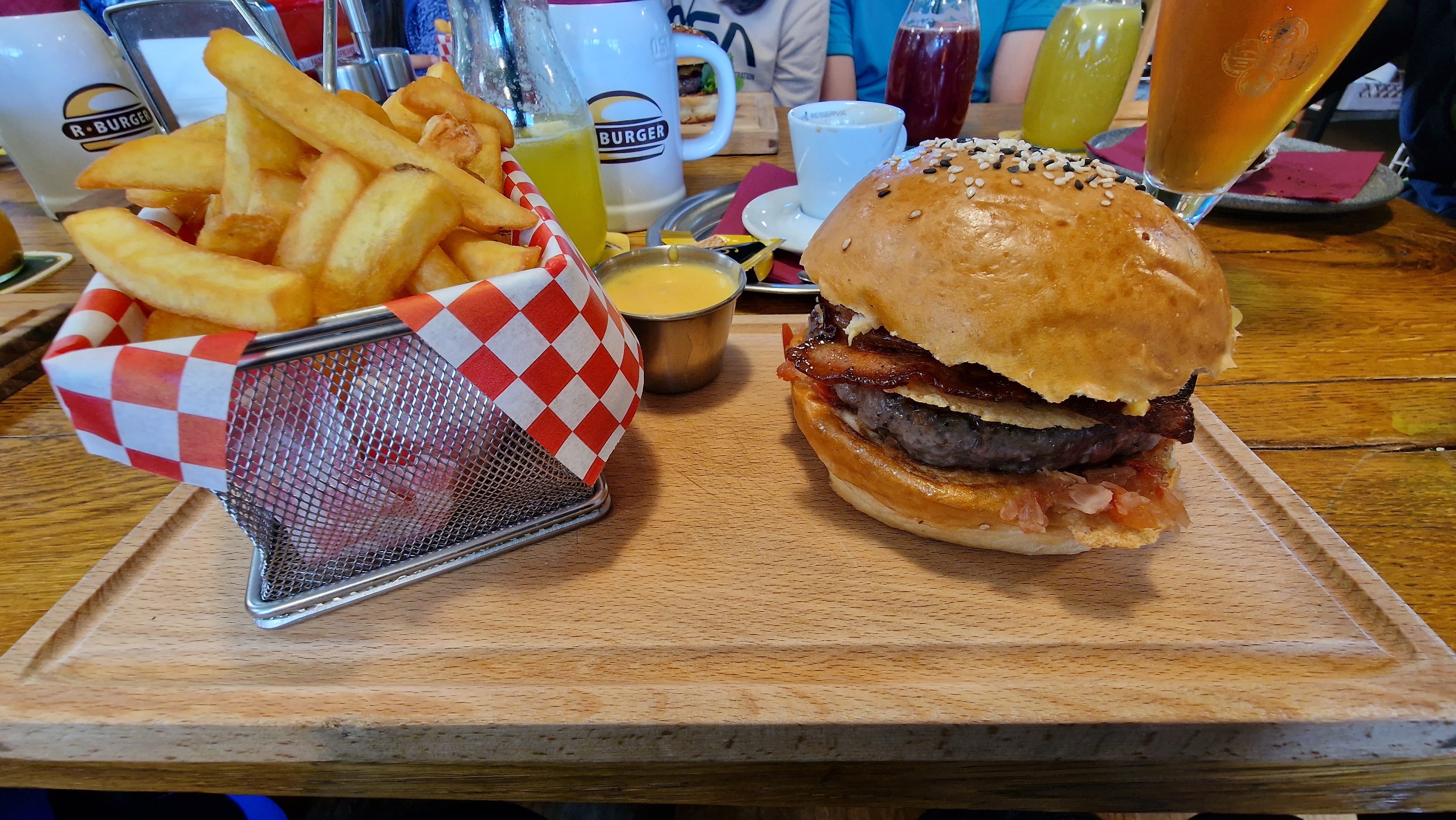 R BURGER - Adventure Minigolf foto 3