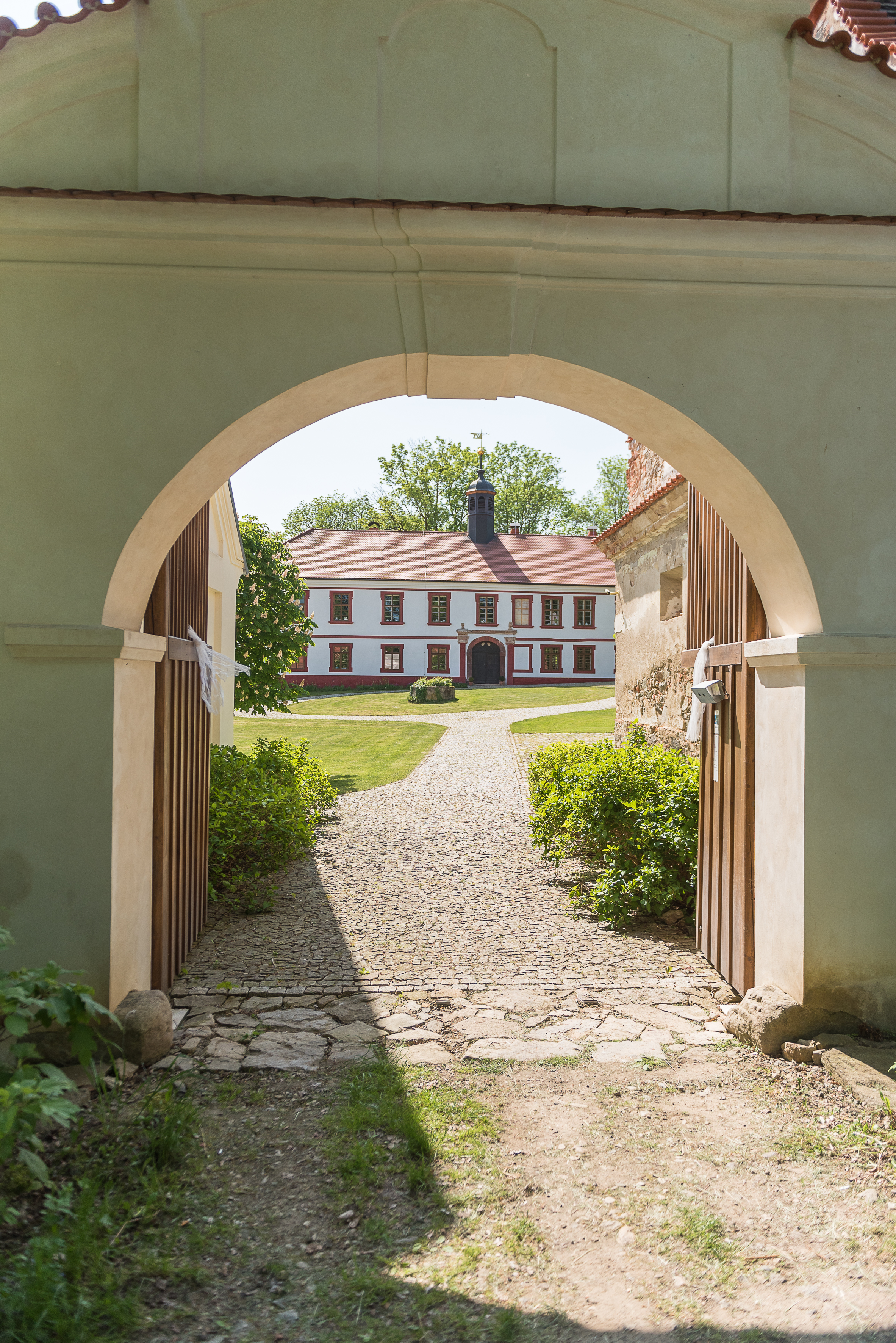 Zámek Třebešice u Divišova foto 2