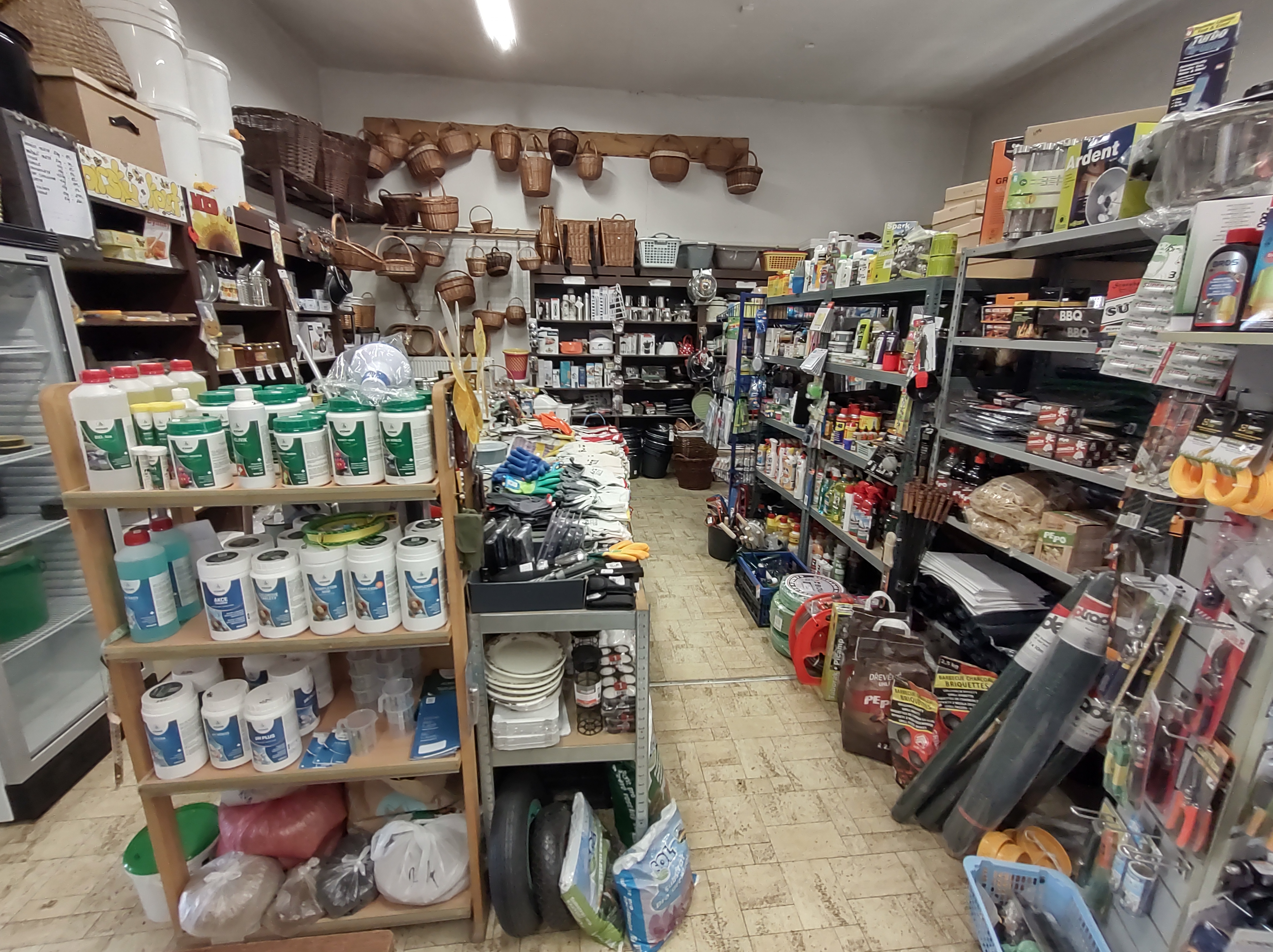 Spotřební zboží u Havlíčkových sadů foto 3