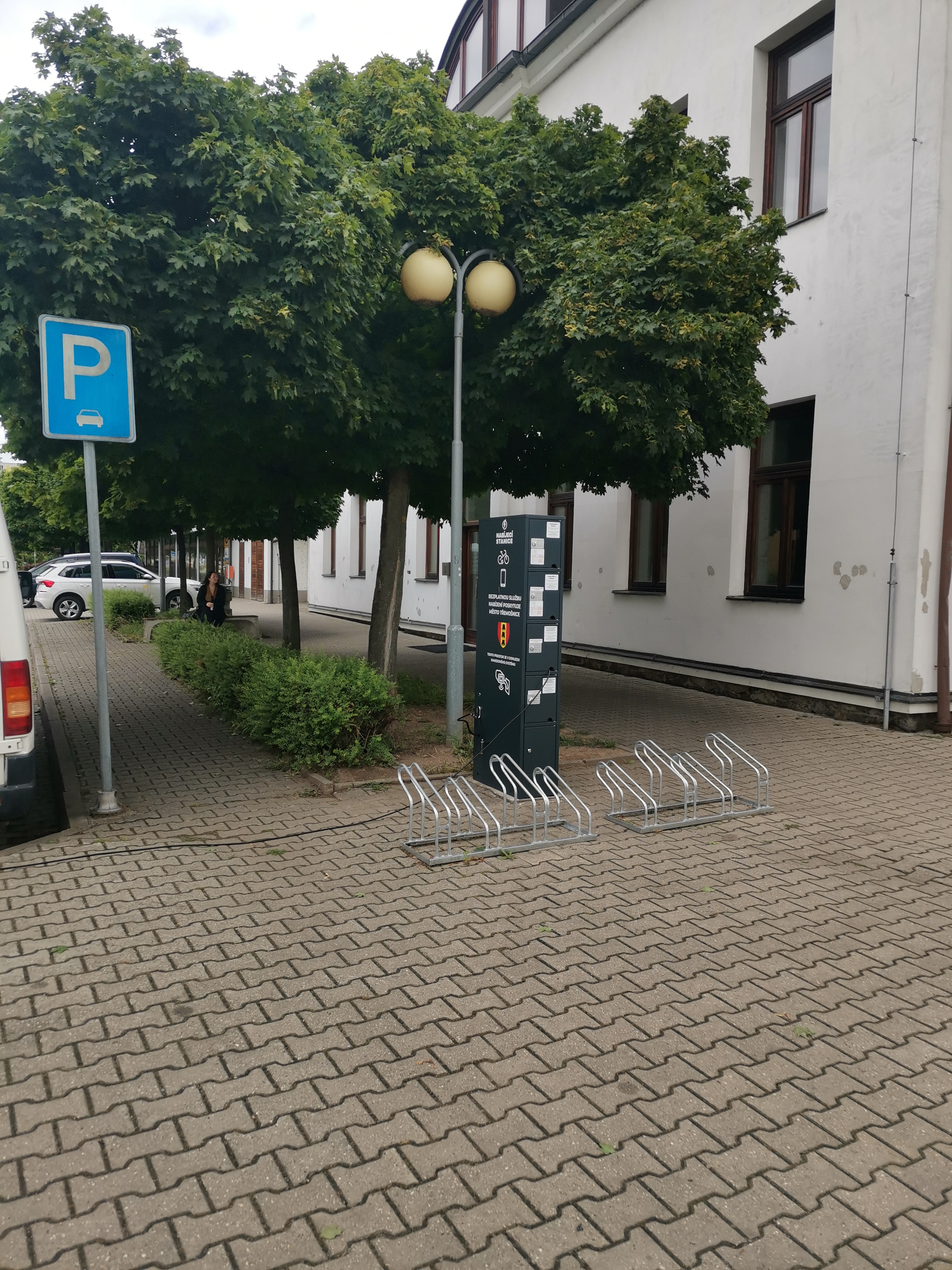 Nabíjecí stanice pro elektrokola a mobilní zařízení foto 5