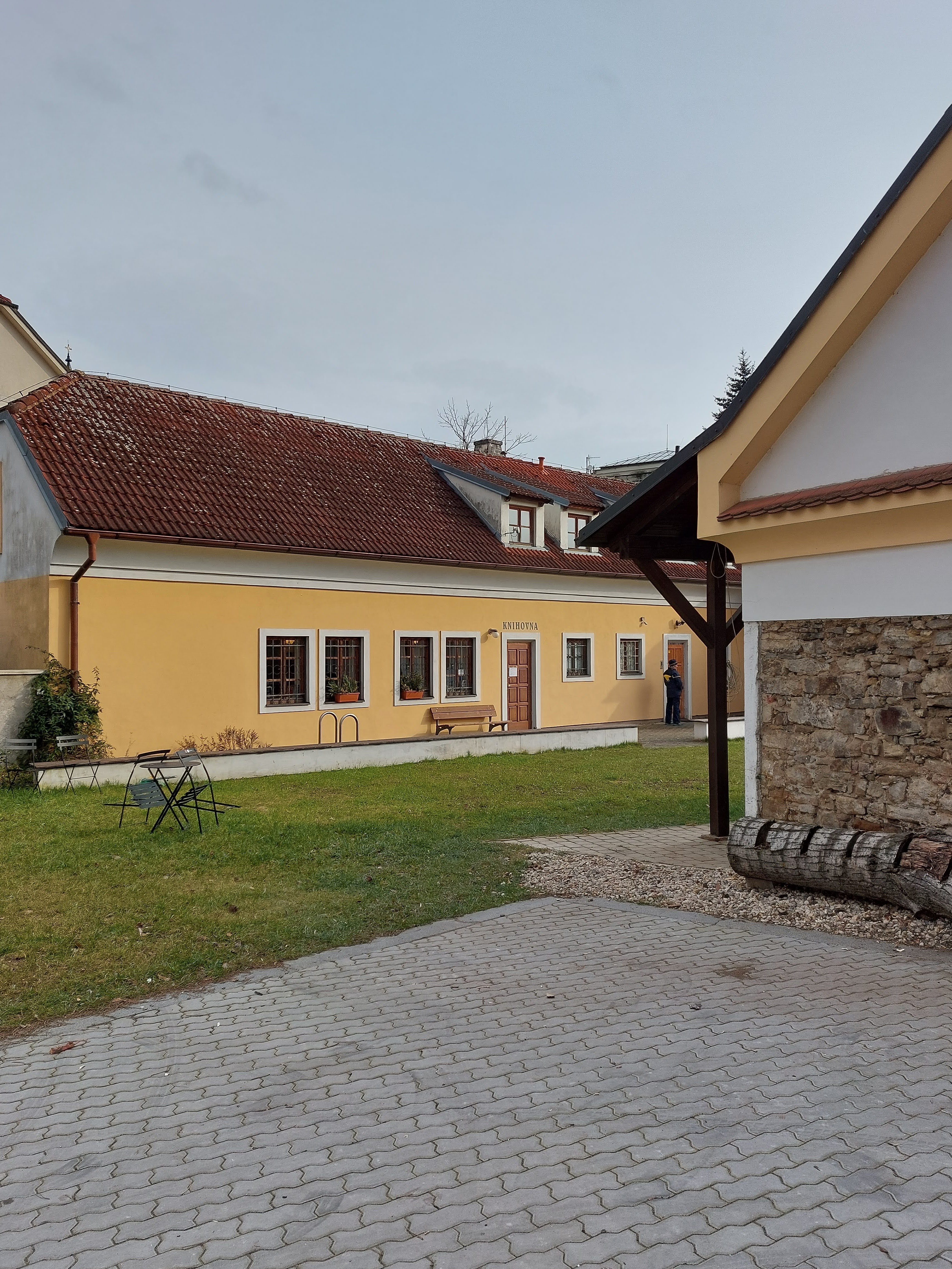 Místní knihovna Praha - Dolní Počernice foto 6