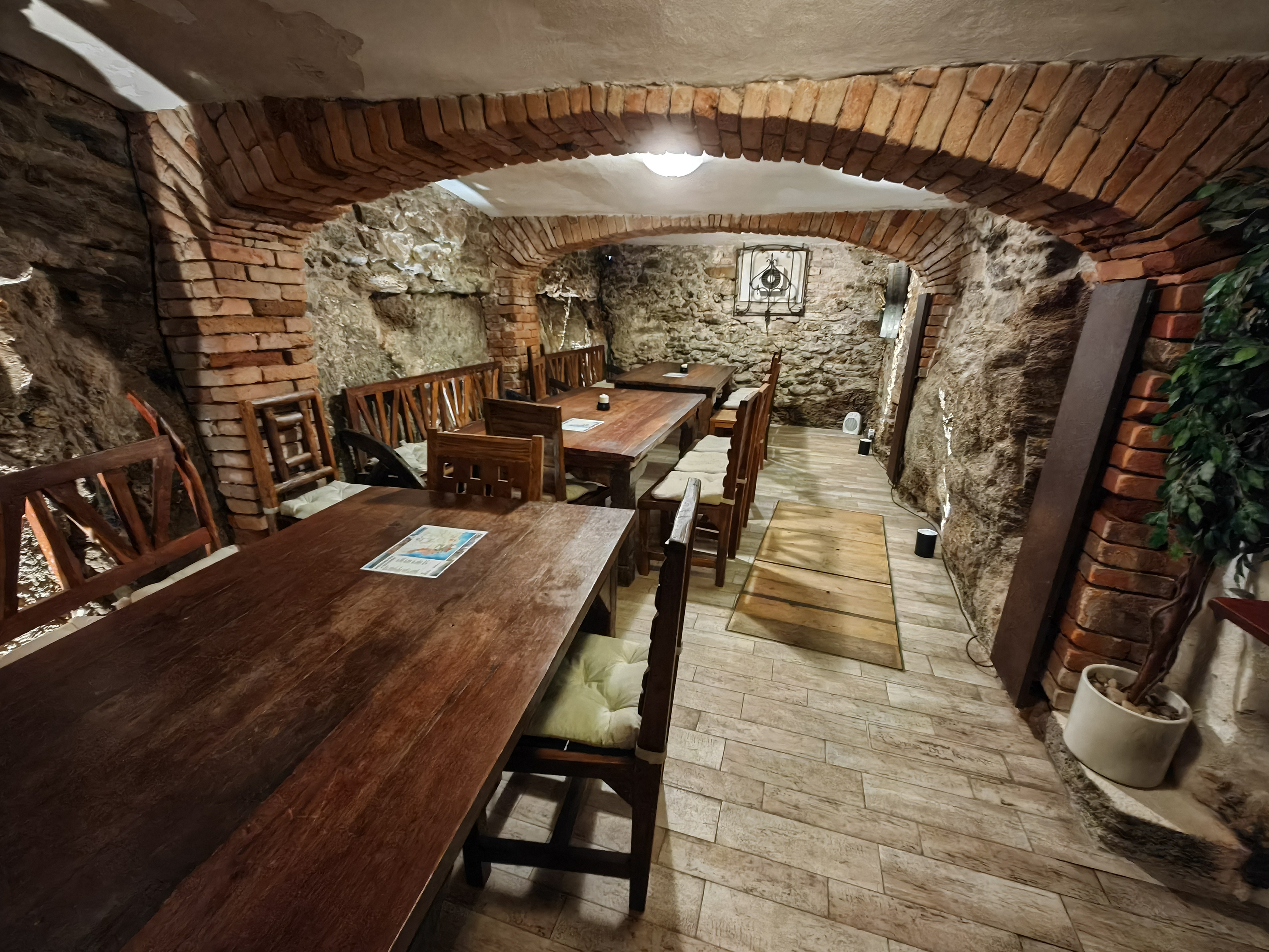 Vinotéka a vinárna Jezuitská foto 5