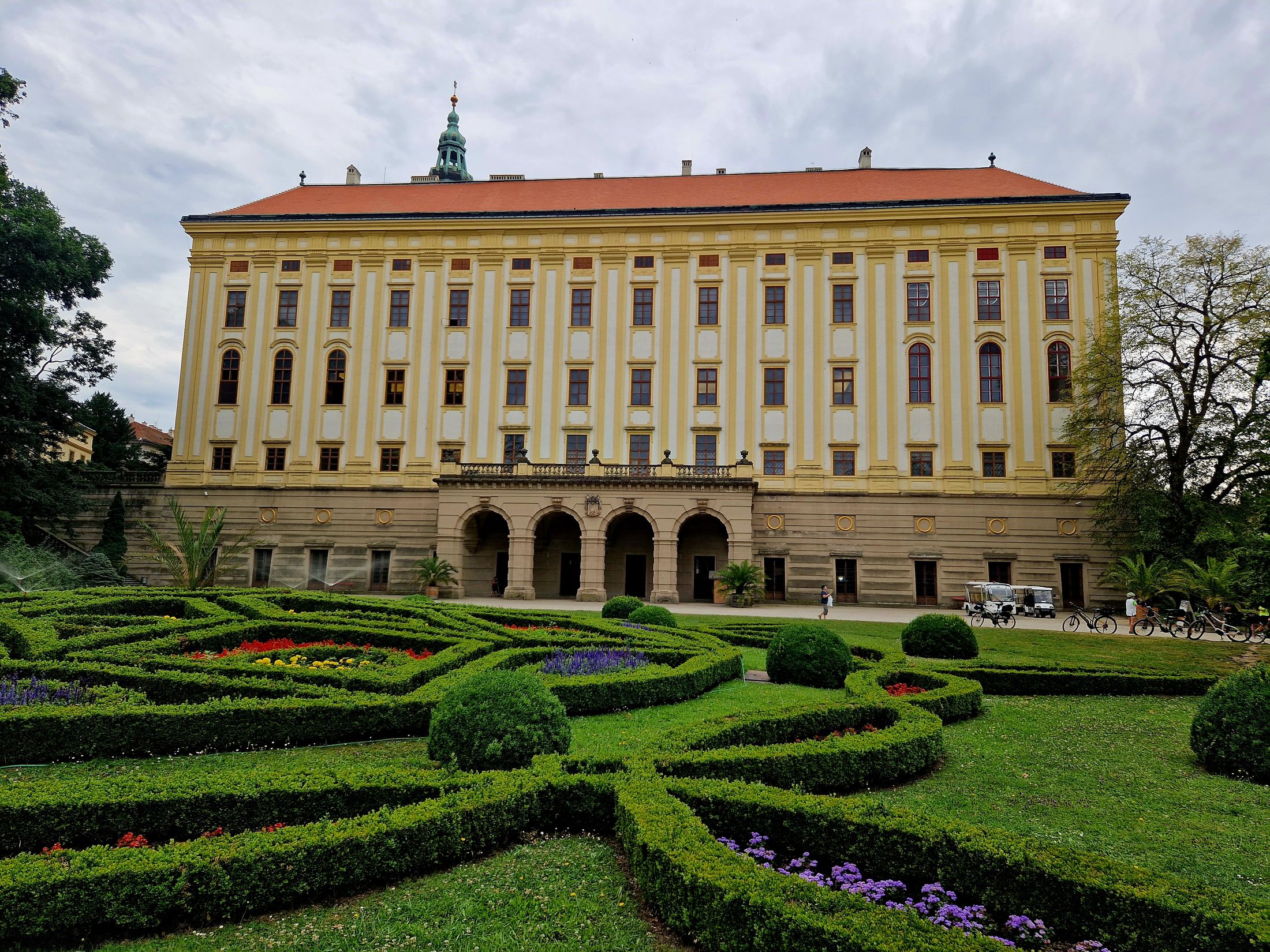 Historická knihovna Arcibiskupského zámku a zahrad foto 6