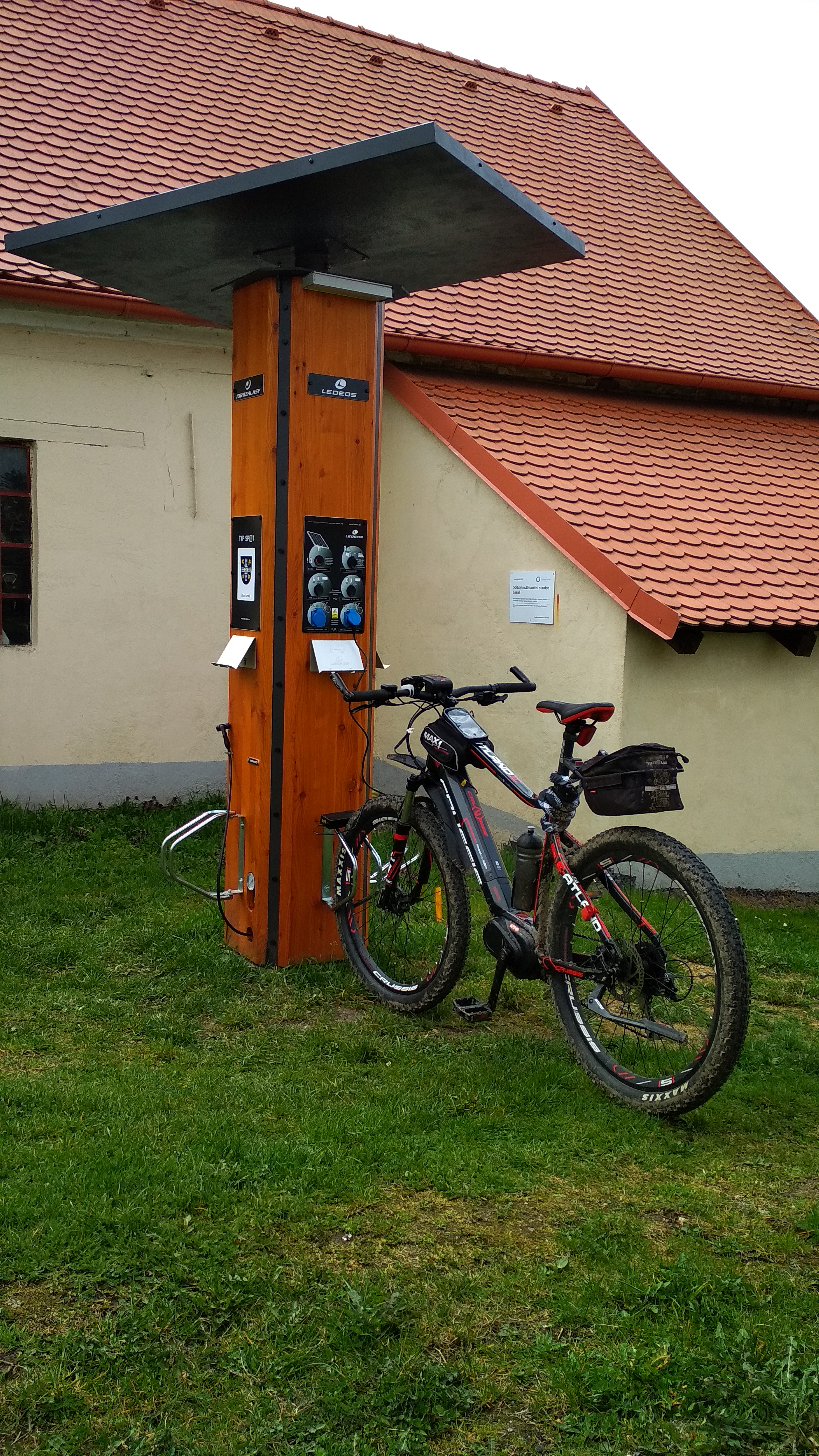 Multifunkční nabíjecí stanice TIP SPOT foto 4