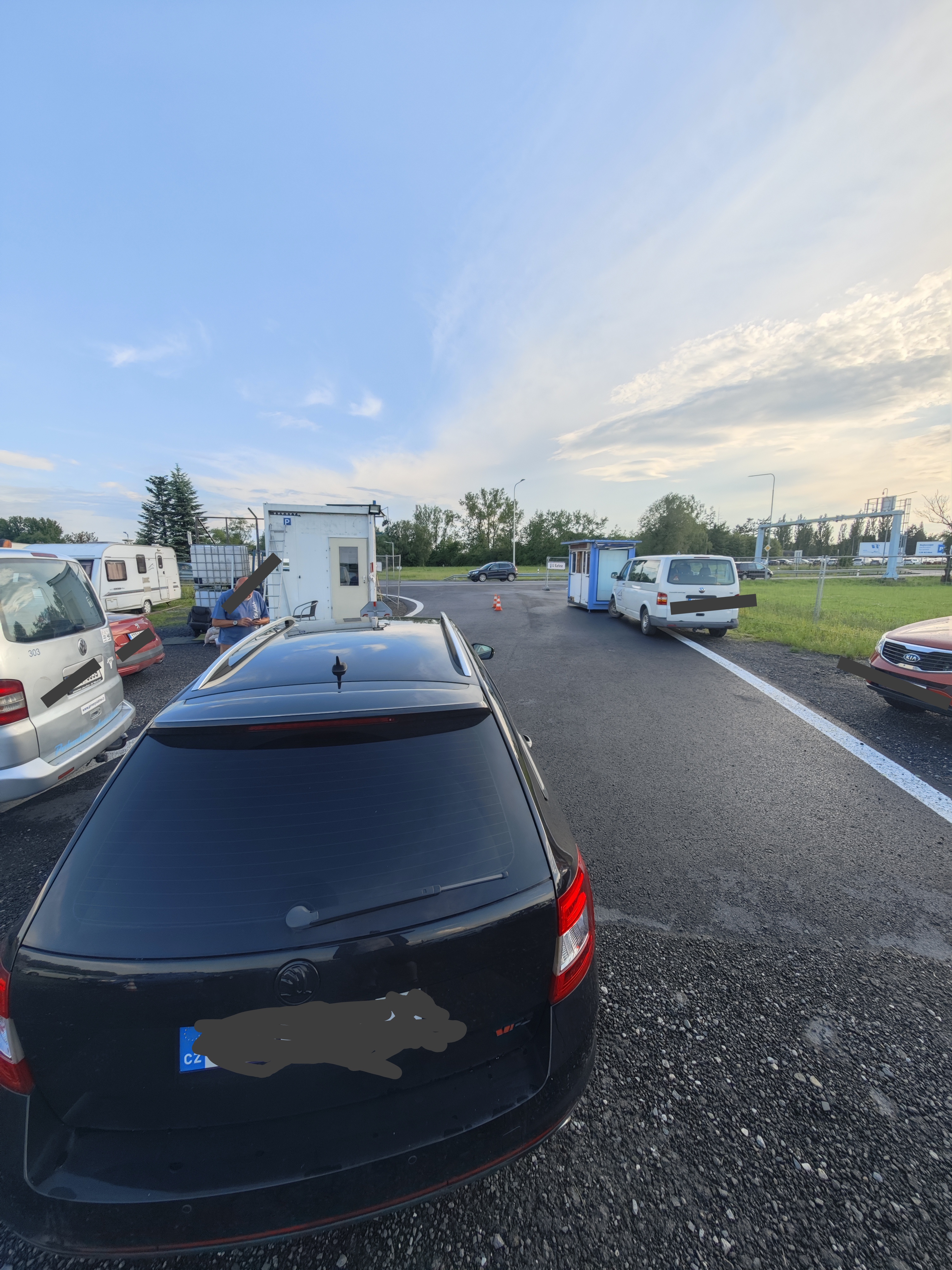 Parkování U Karlose foto 1
