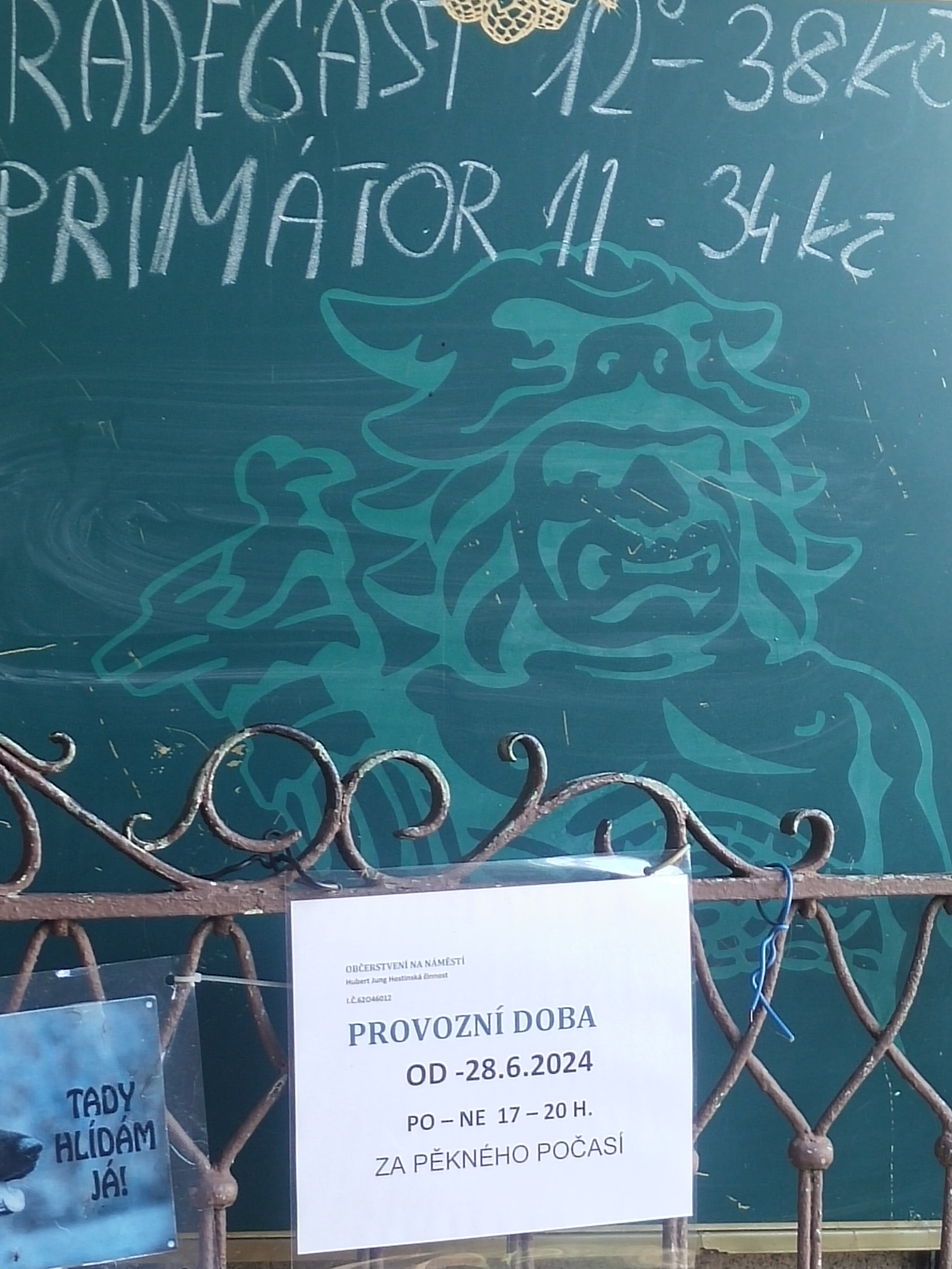 Občerstvení na náměstí Olešnice foto 5