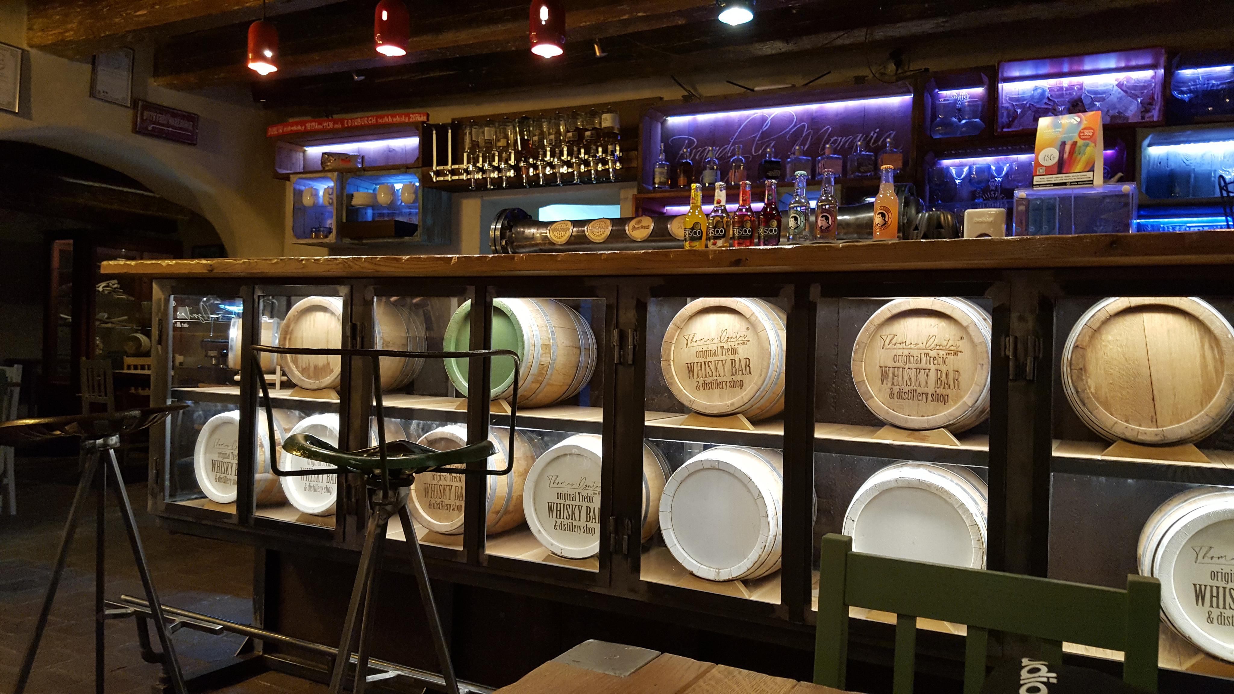 Thomas•Dyntar original Trebic whisky bar foto 2
