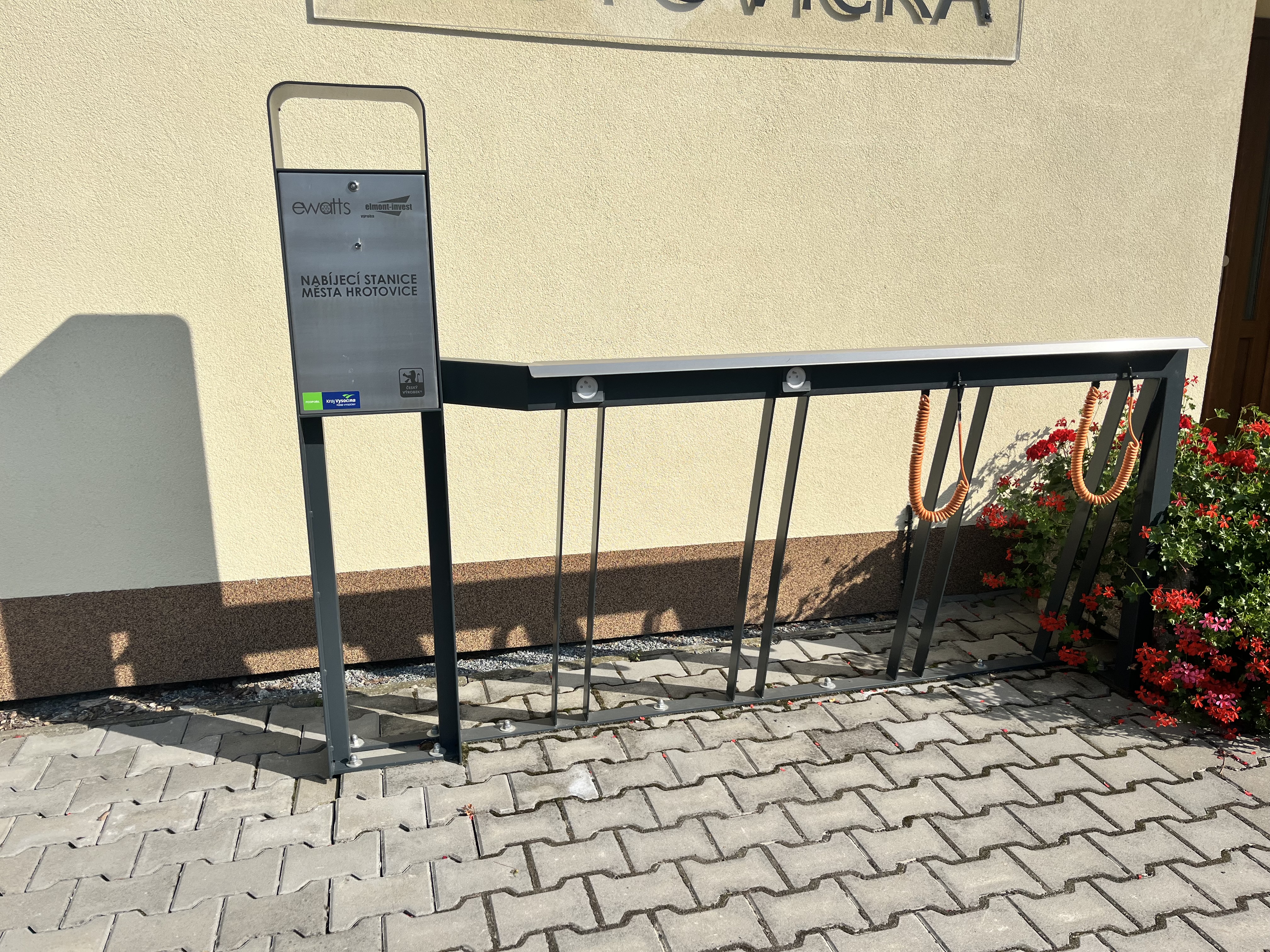 Nabíjecí stanice pro elektrokola Muzeum Hrotovicka foto 3