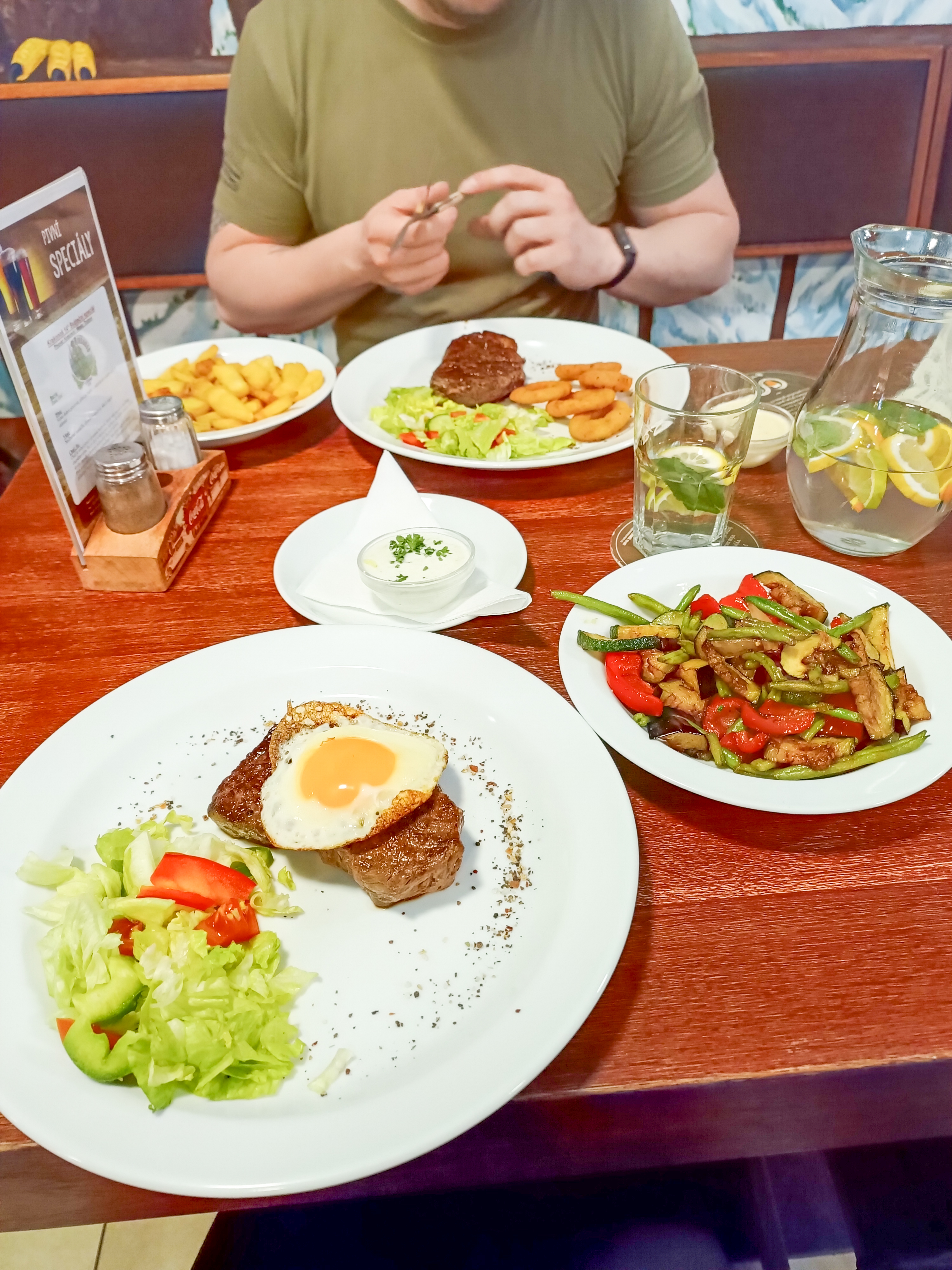 Steakový a pivní bar U Dřevěného orla foto 6