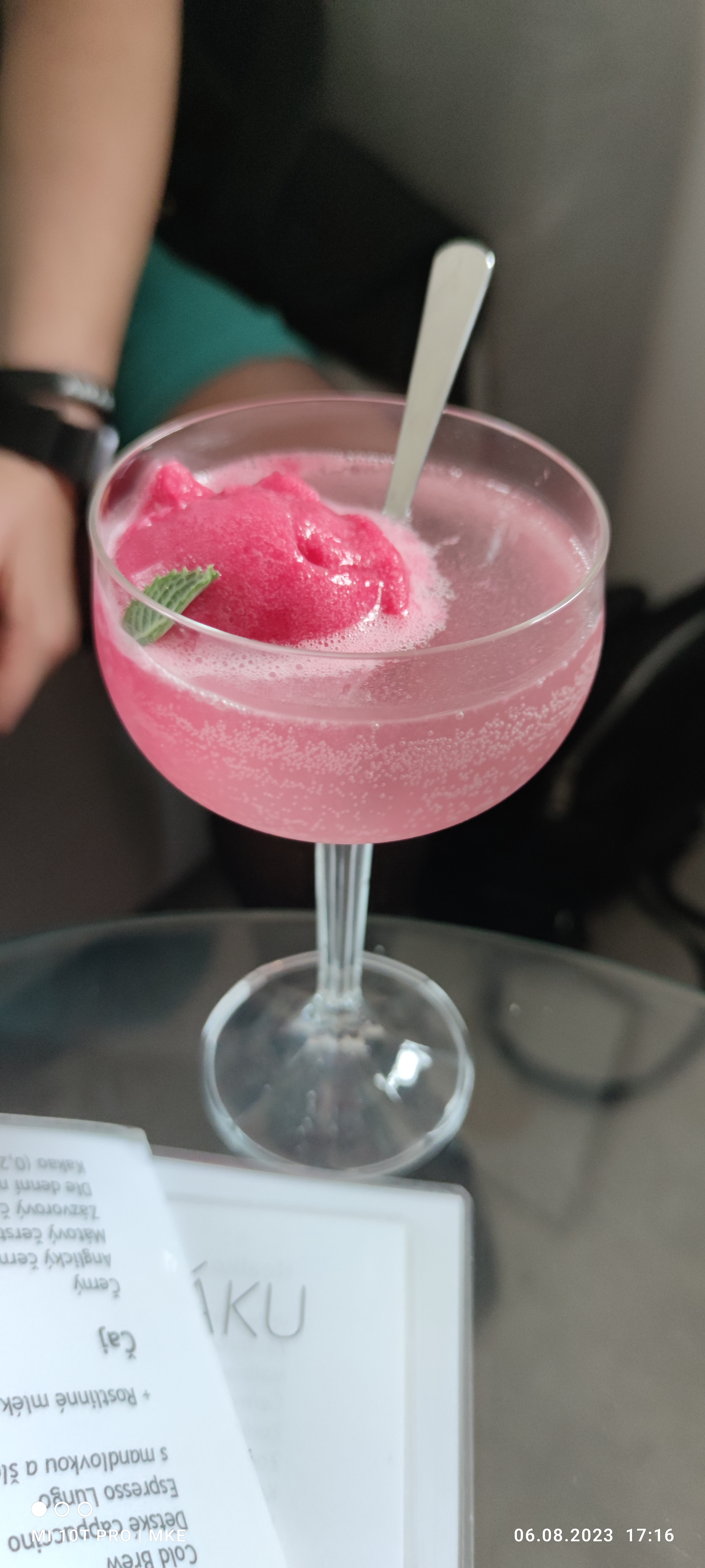 Kafe v obýváku foto 6