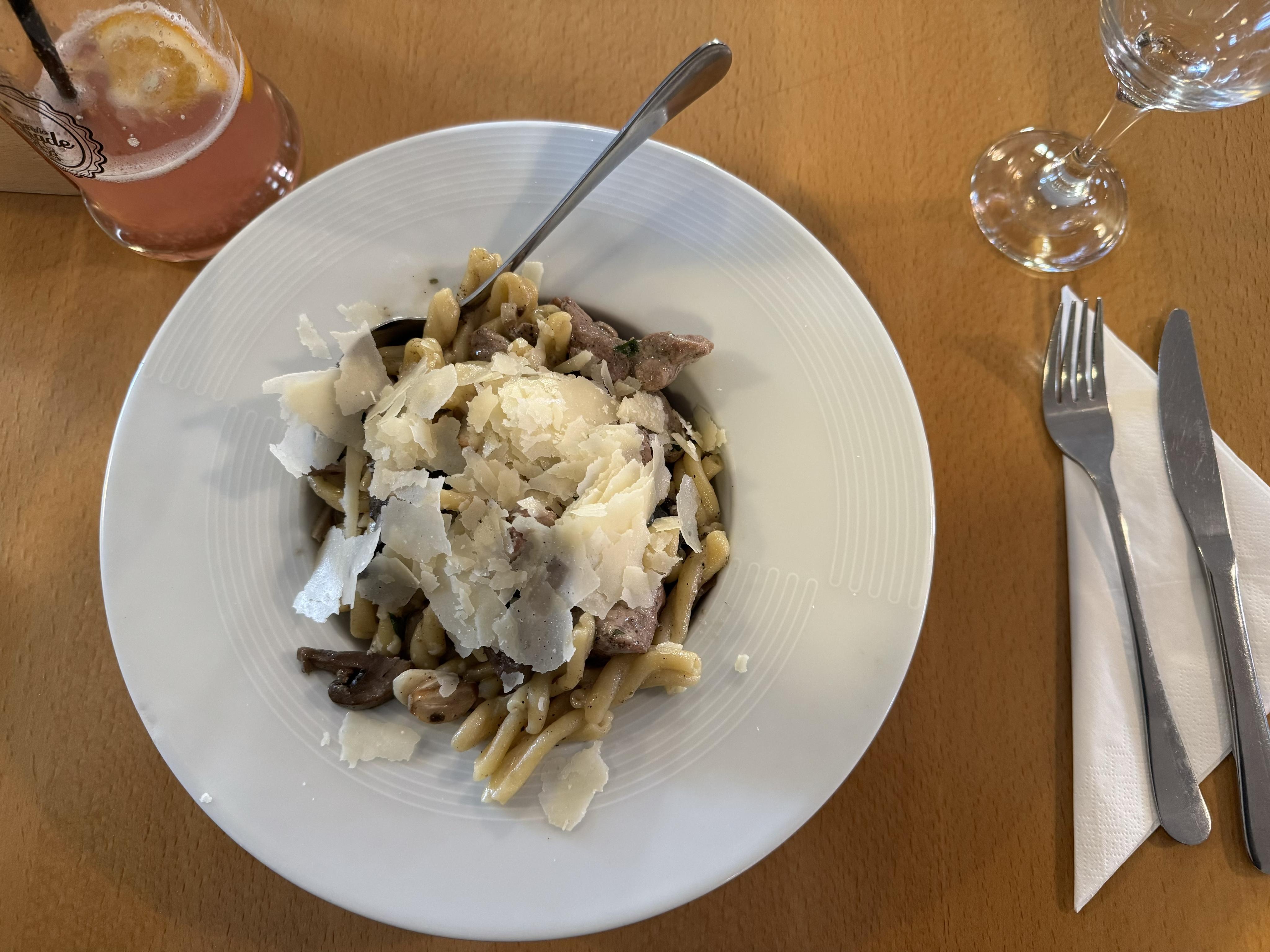 Restaurace Trattoria Famiglia foto 3