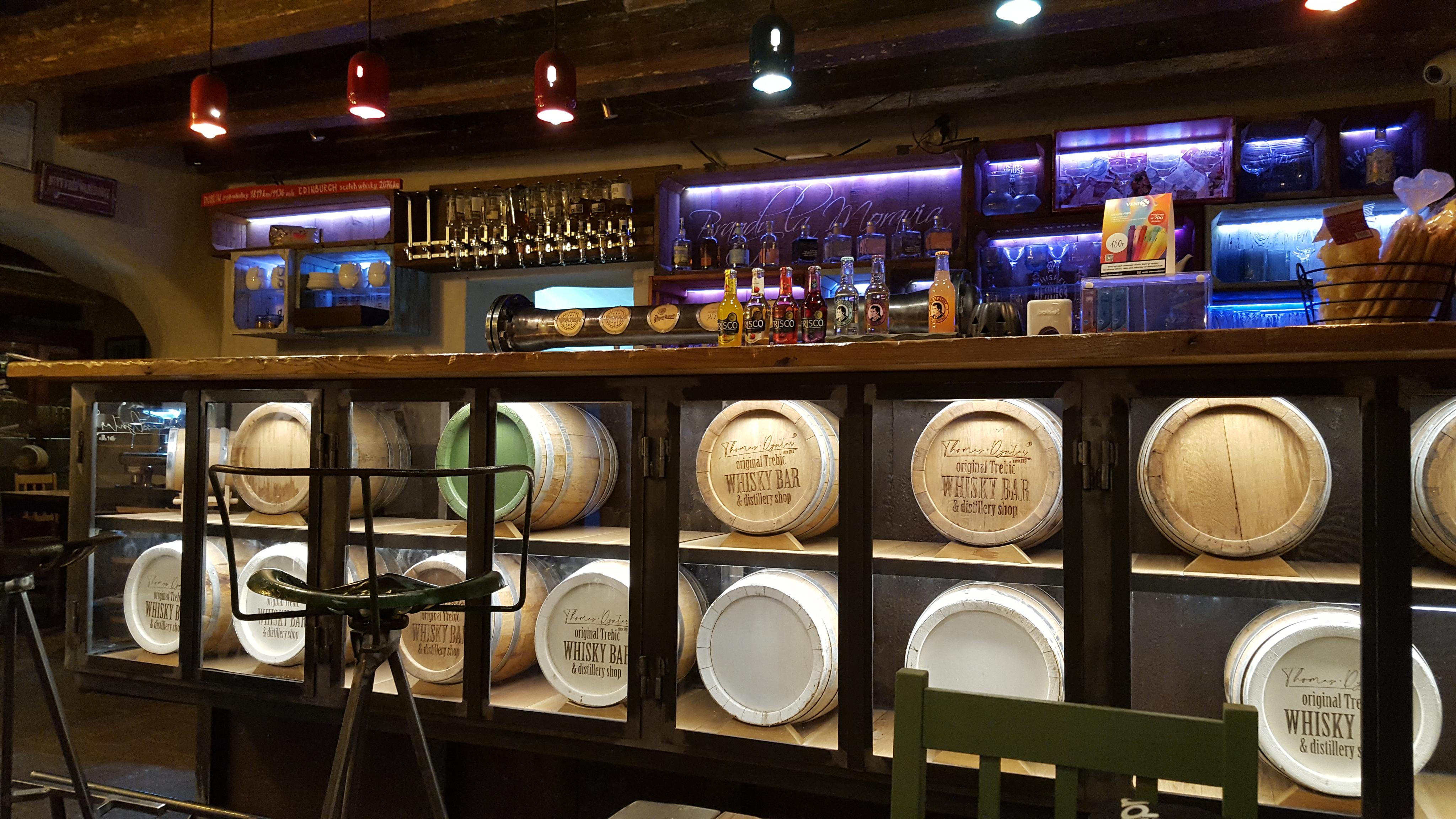 Thomas•Dyntar original Trebic whisky bar foto 4
