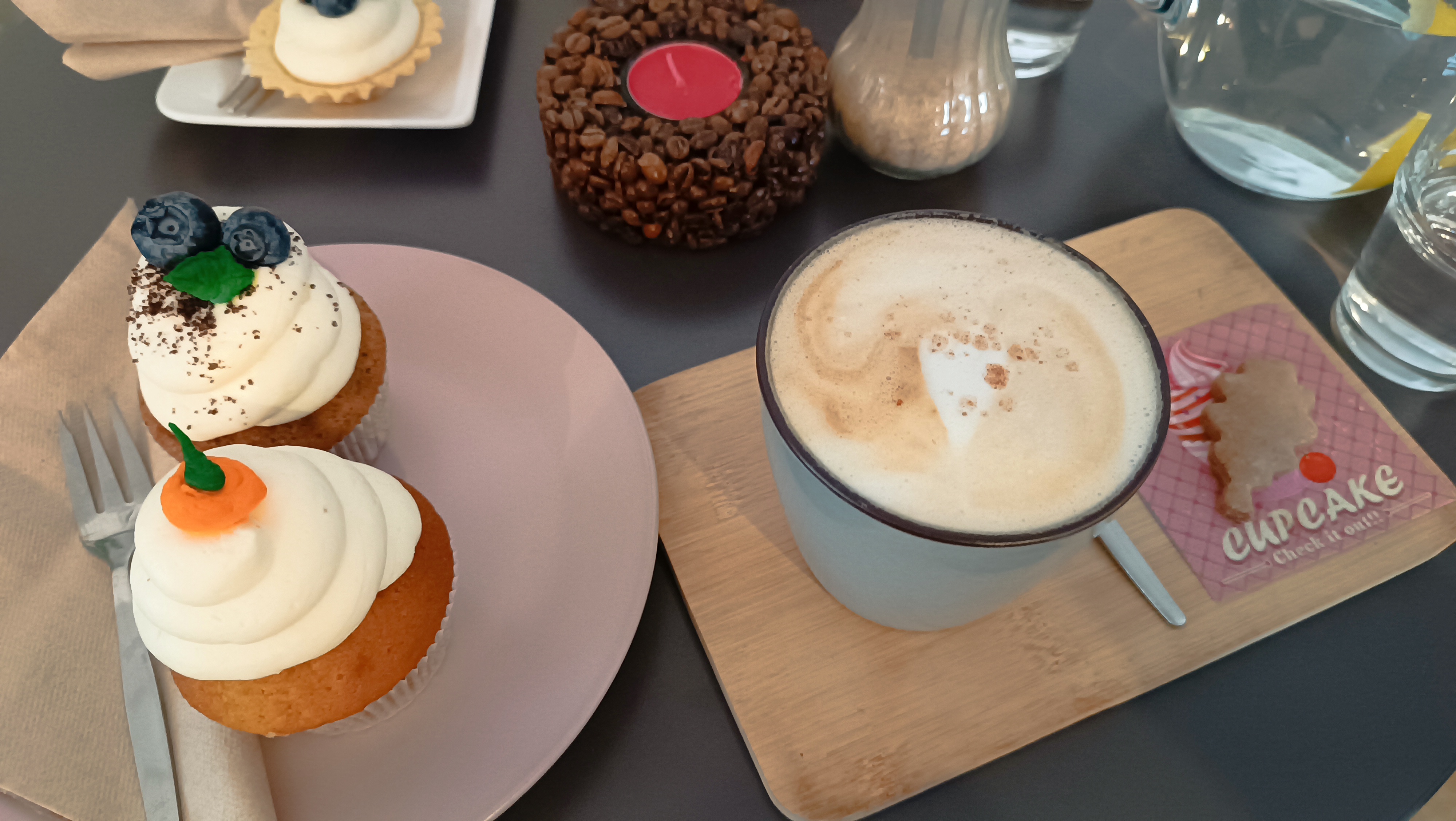 KÁVA A CUPCAKES od Teri foto 2