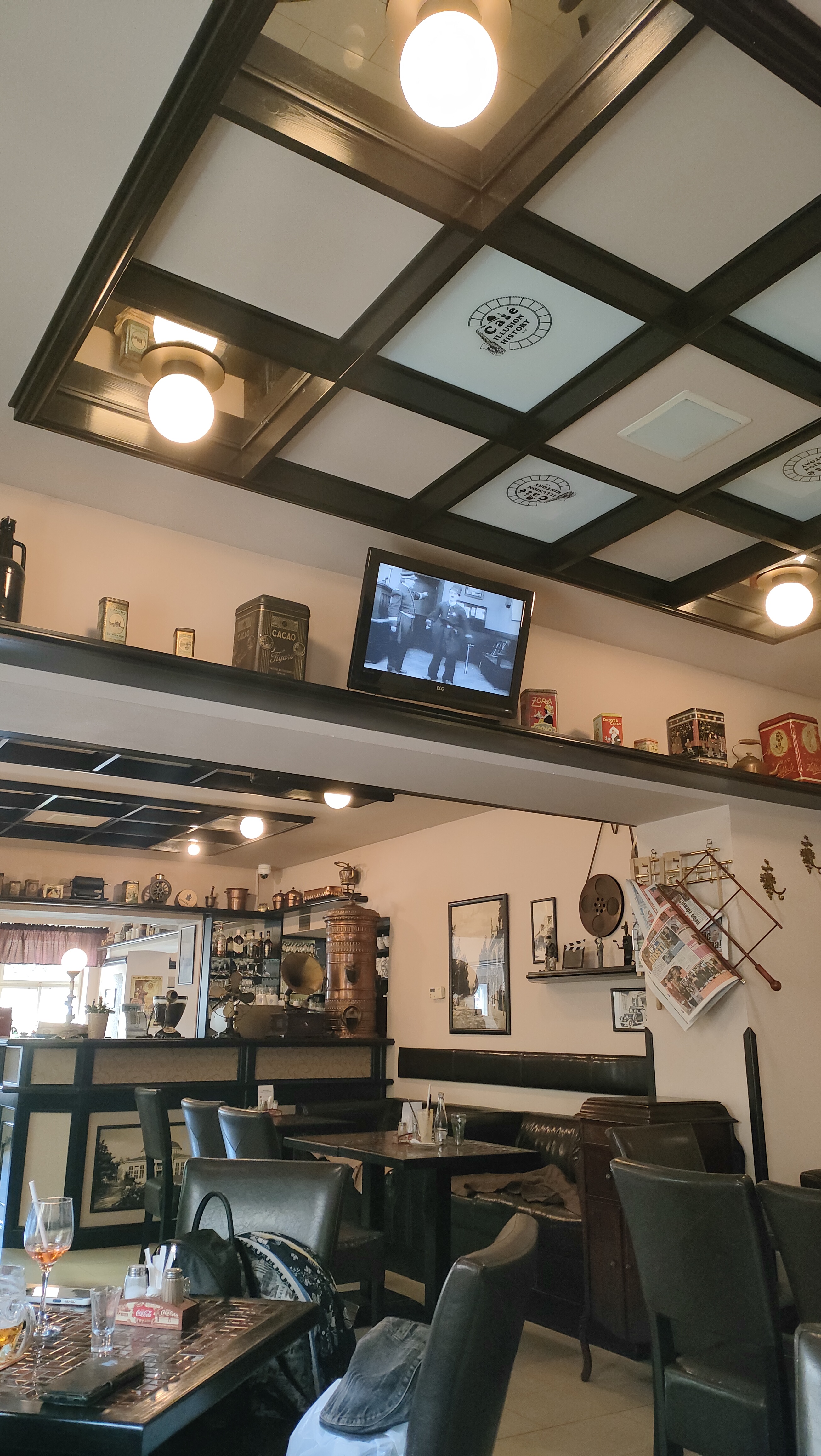 Café Illusion History foto 5