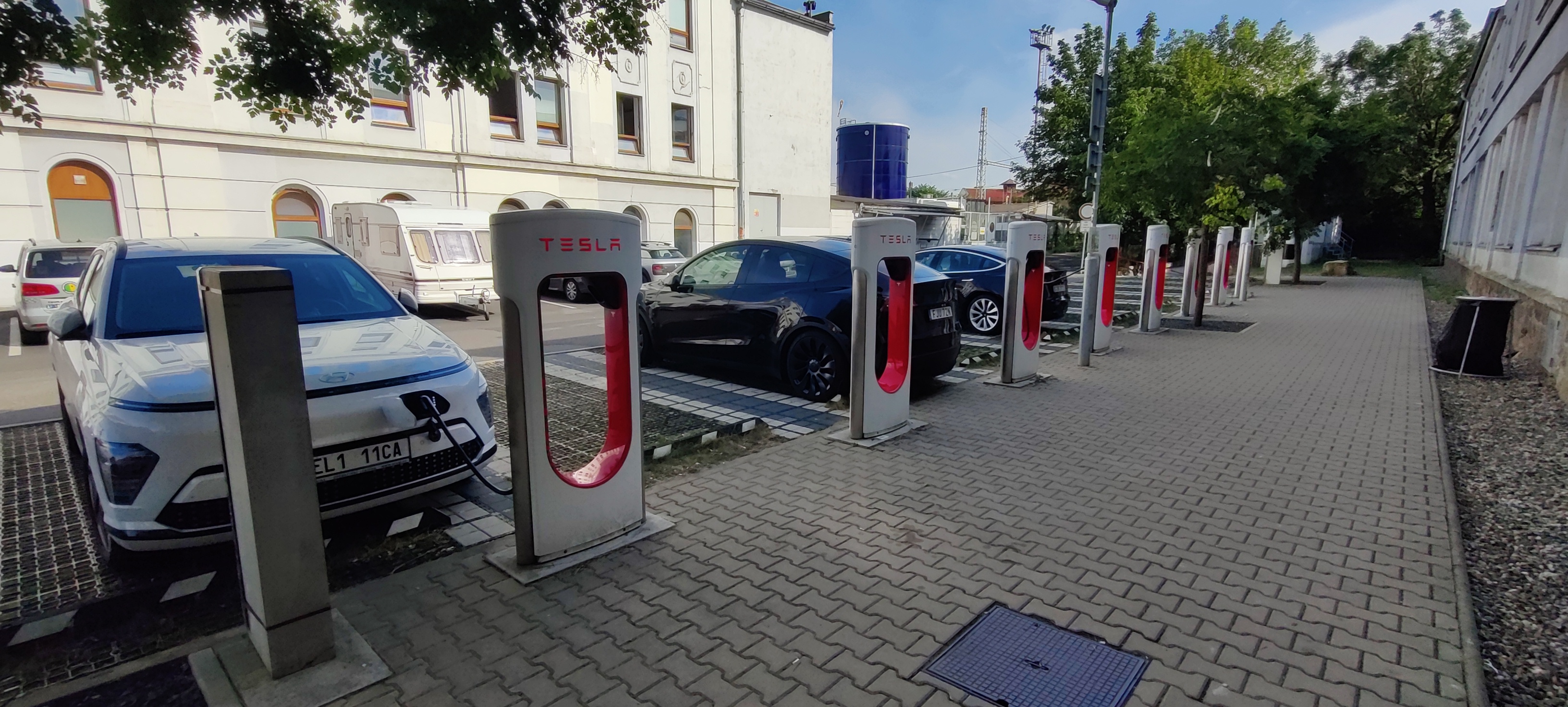 Nabíjecí stanice Tesla supercharger foto 6