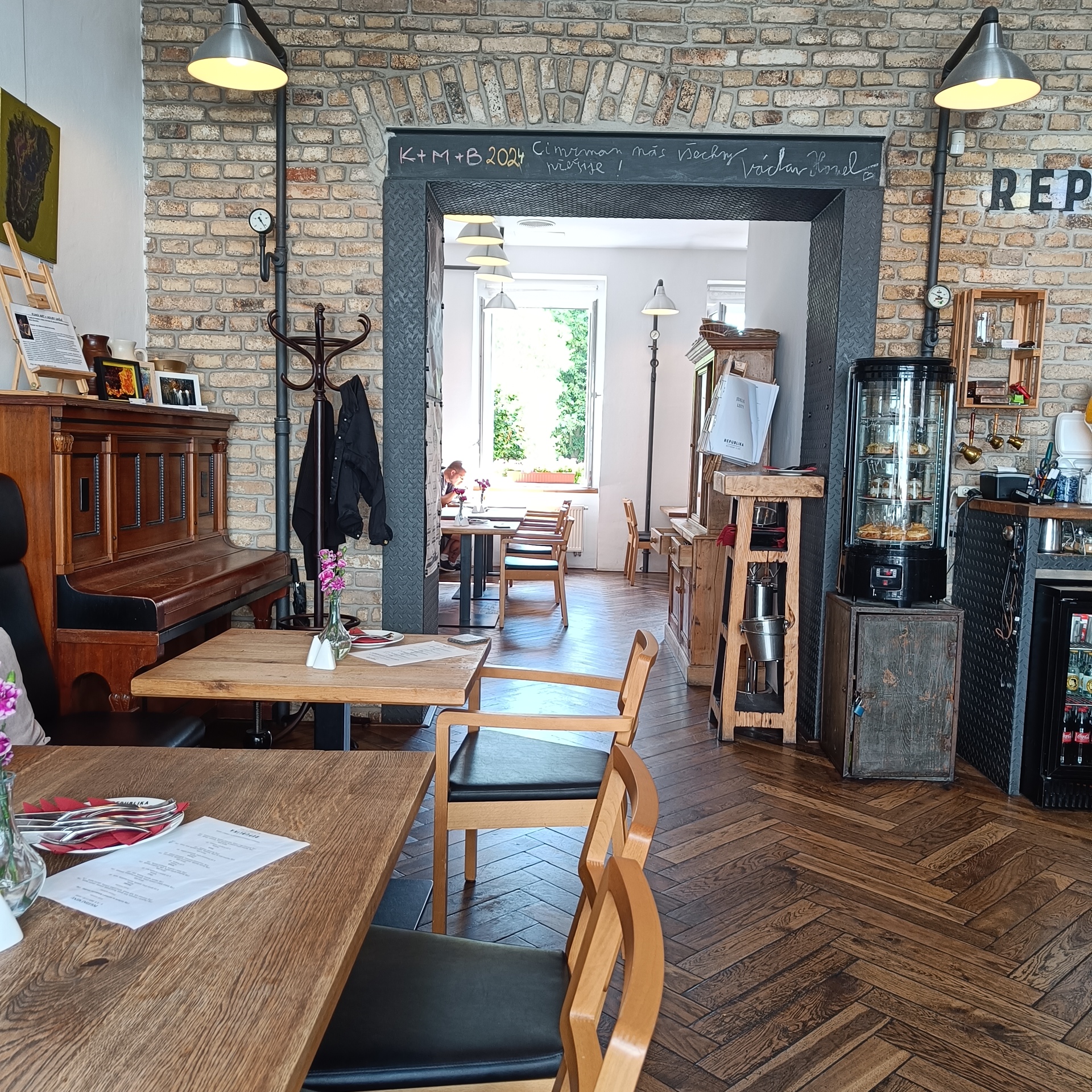 První občanský pivovar v Chomutově - Karásek a Stülpner foto 4