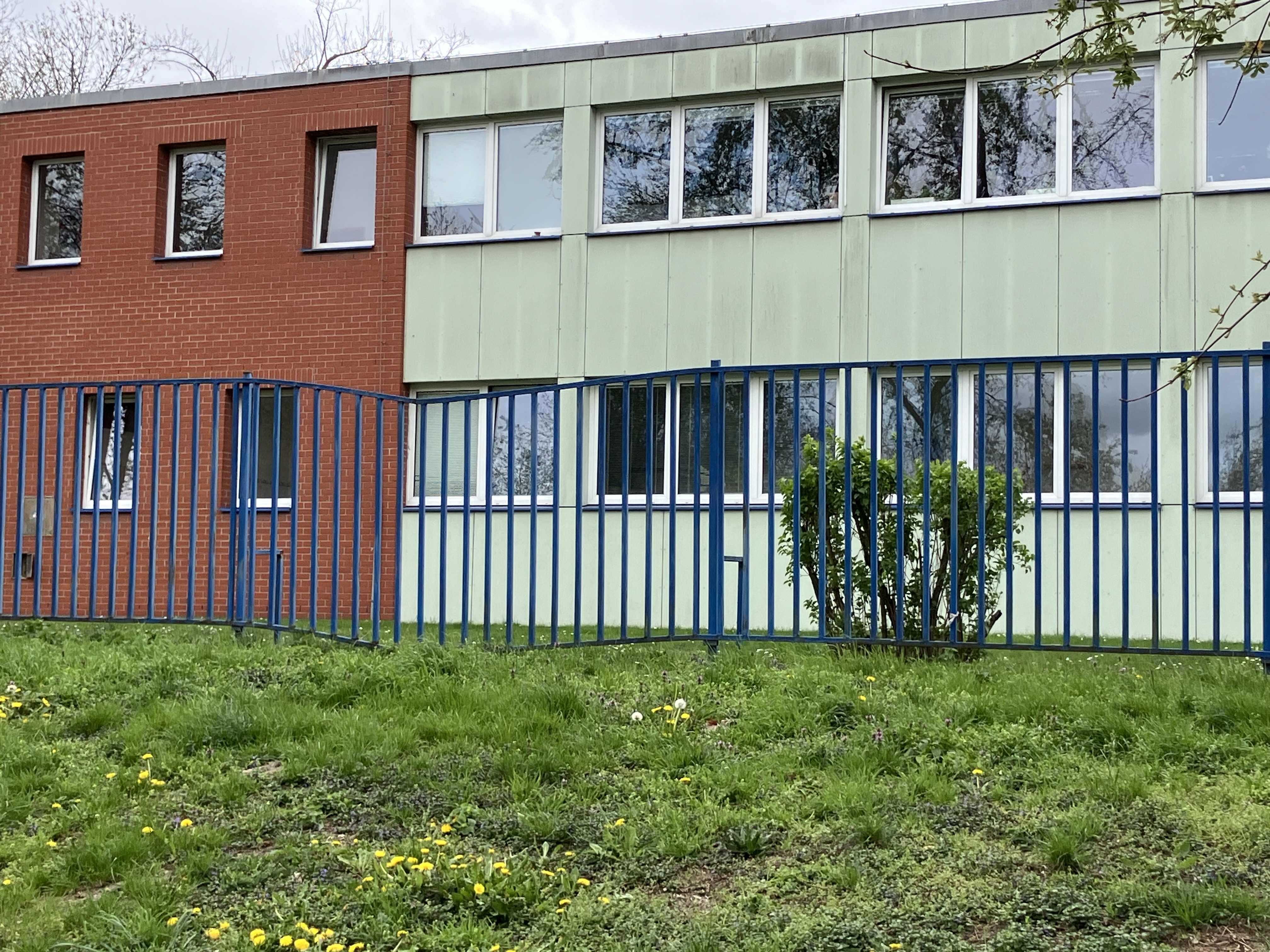 ZŠ a MŠ Petra Strozziho, Praha - školní jídelna foto 2