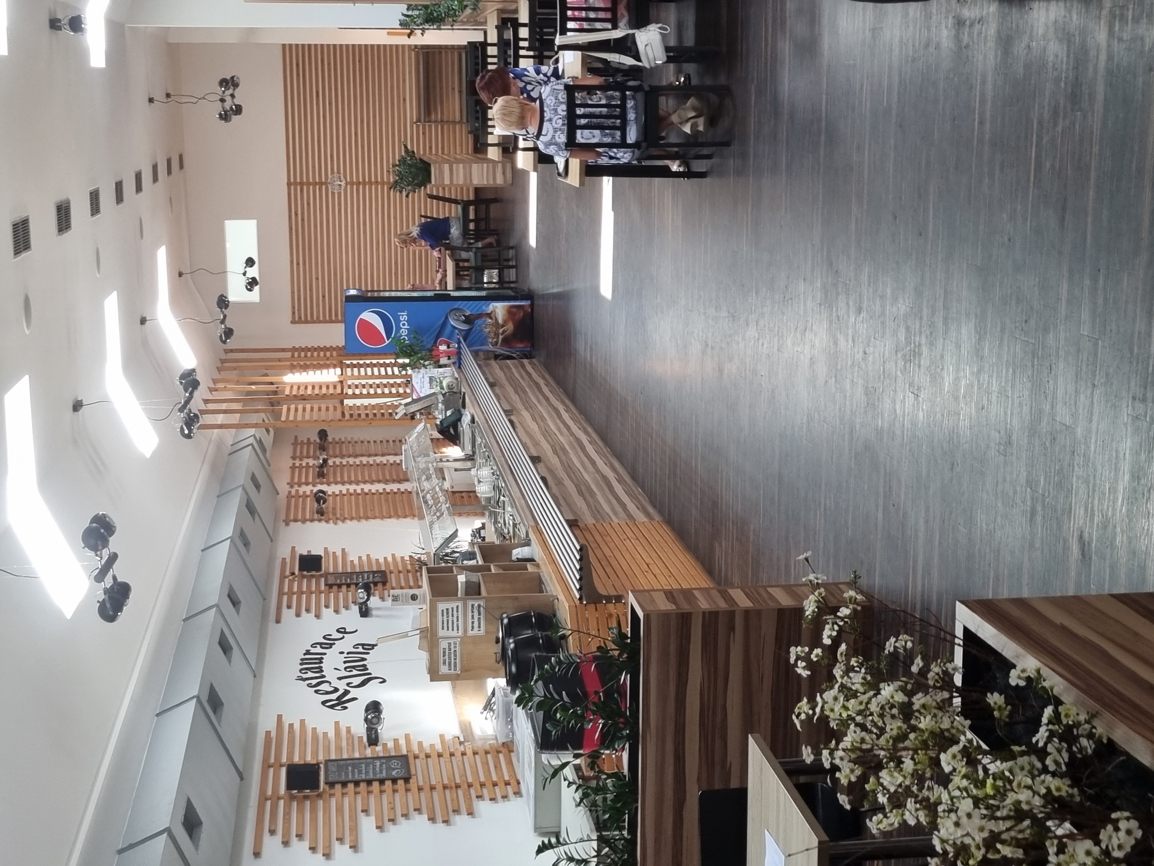 Samoobslužná restaurace Slávia foto 2