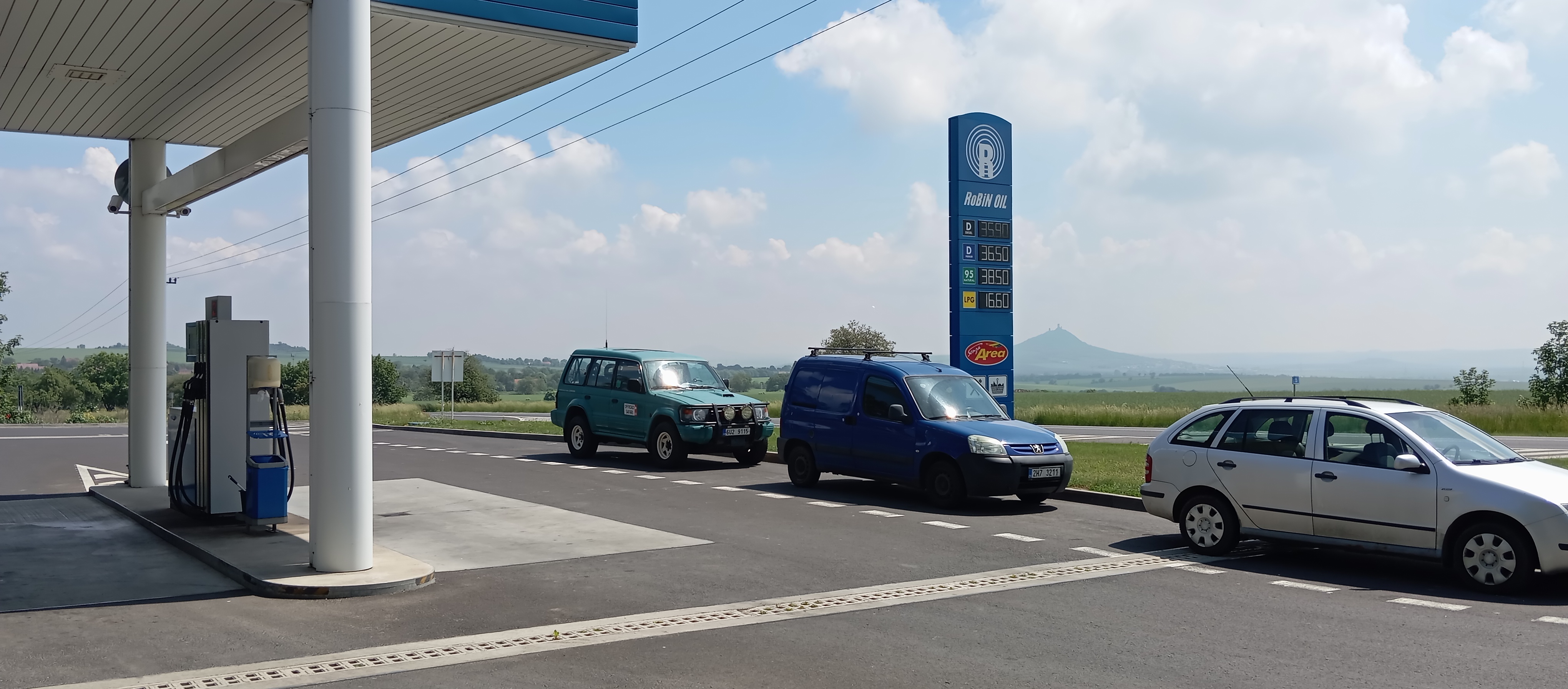 Občerstvení u čerpací stanice Chrášťany foto 3