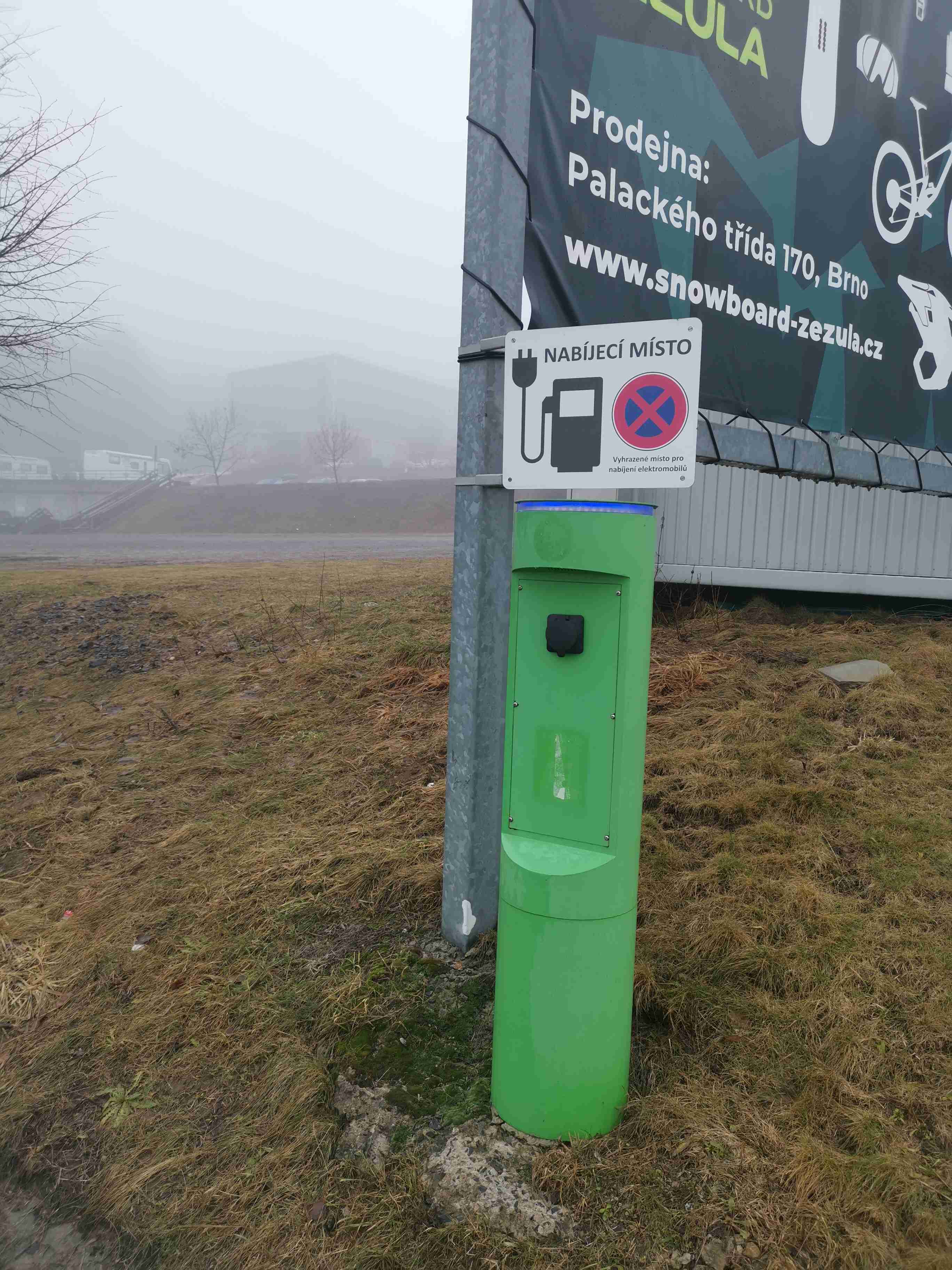 Nabíjecí stanice FIAPO foto 4