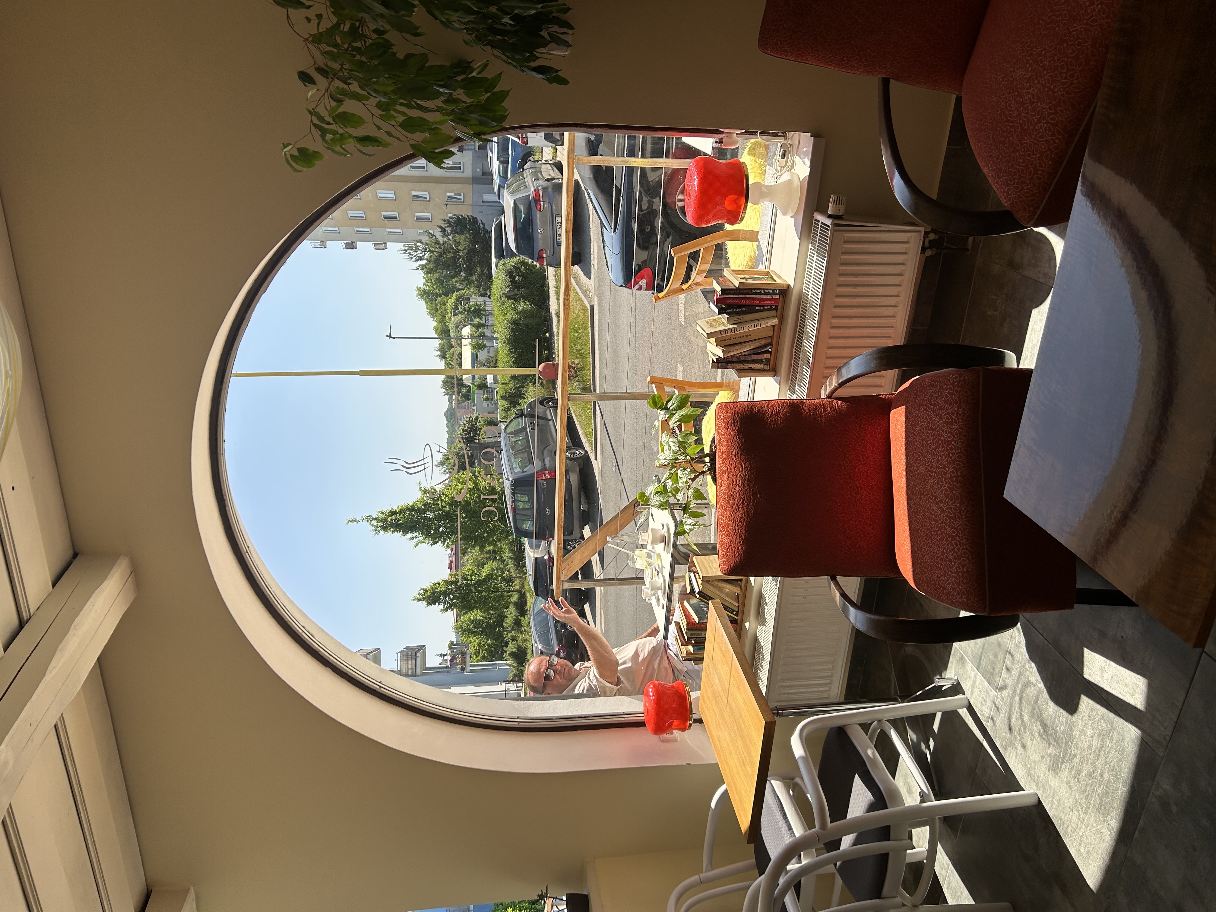 Iconic | cafe & lounge foto 6