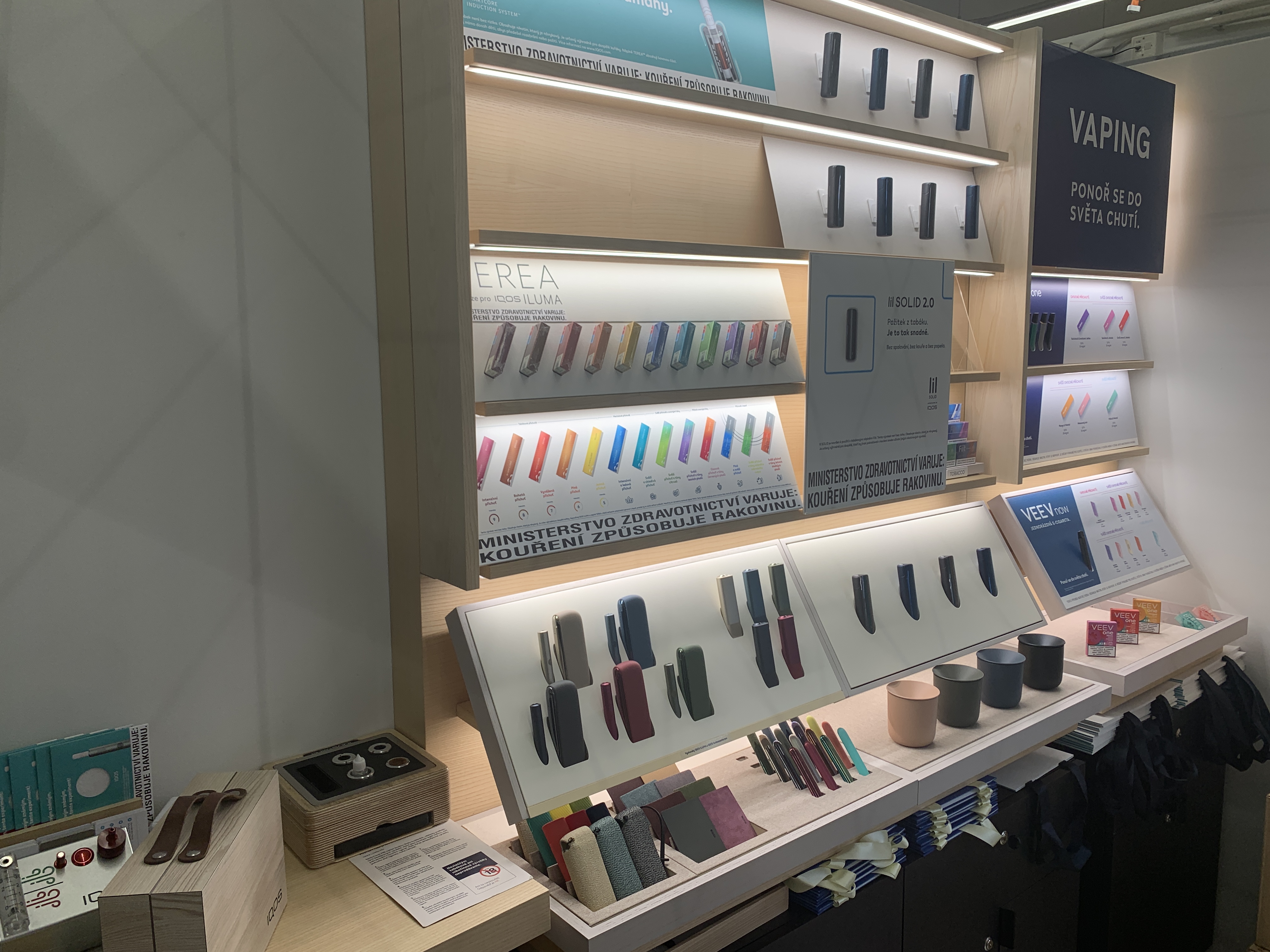 IQOS prodejna & Káva foto 3